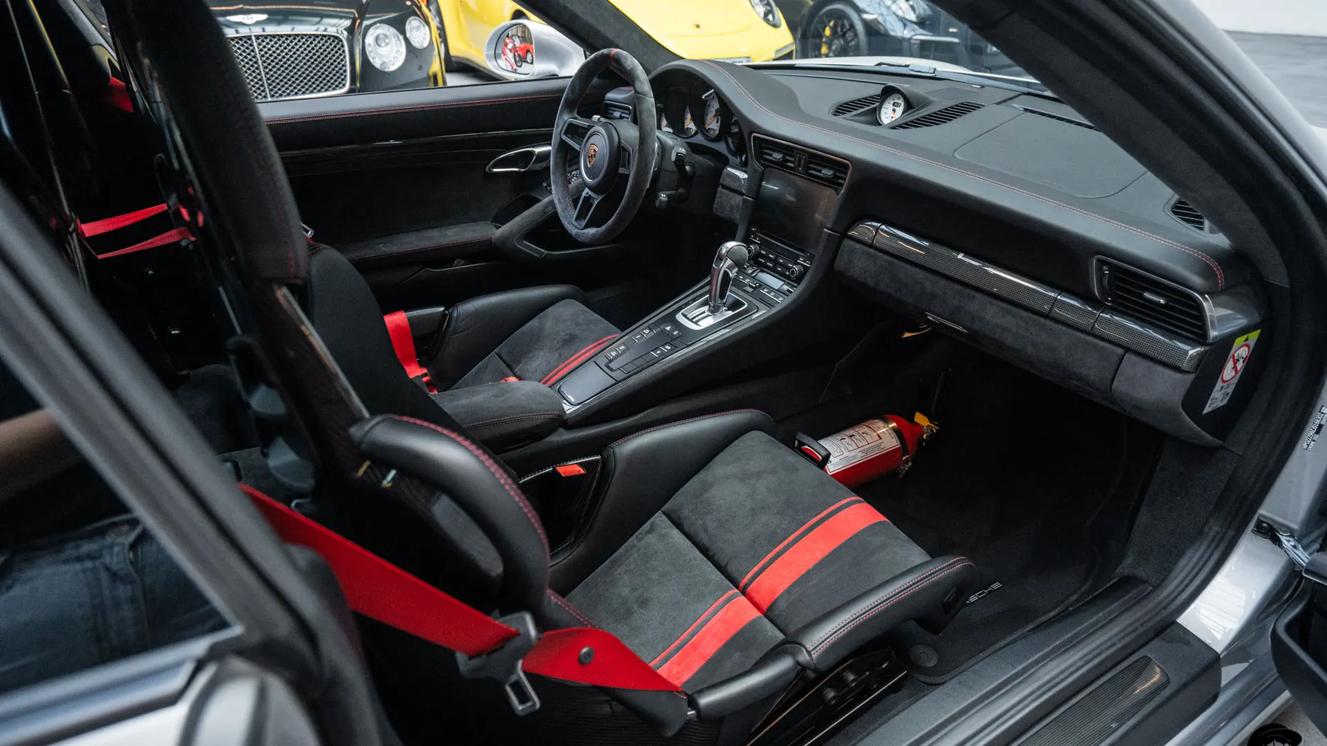 Porsche 911 — photo 27