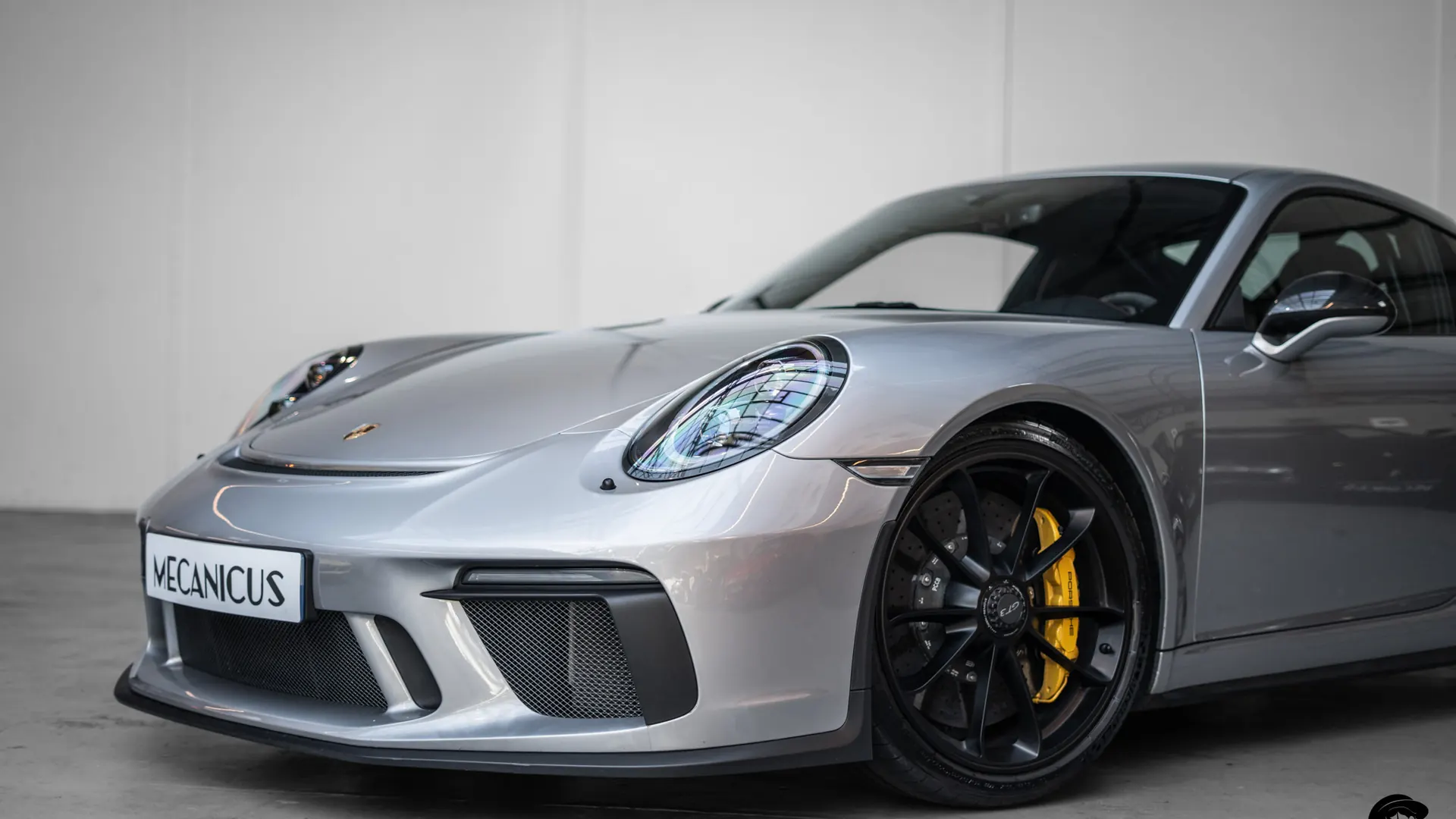 Porsche 911 — photo 33