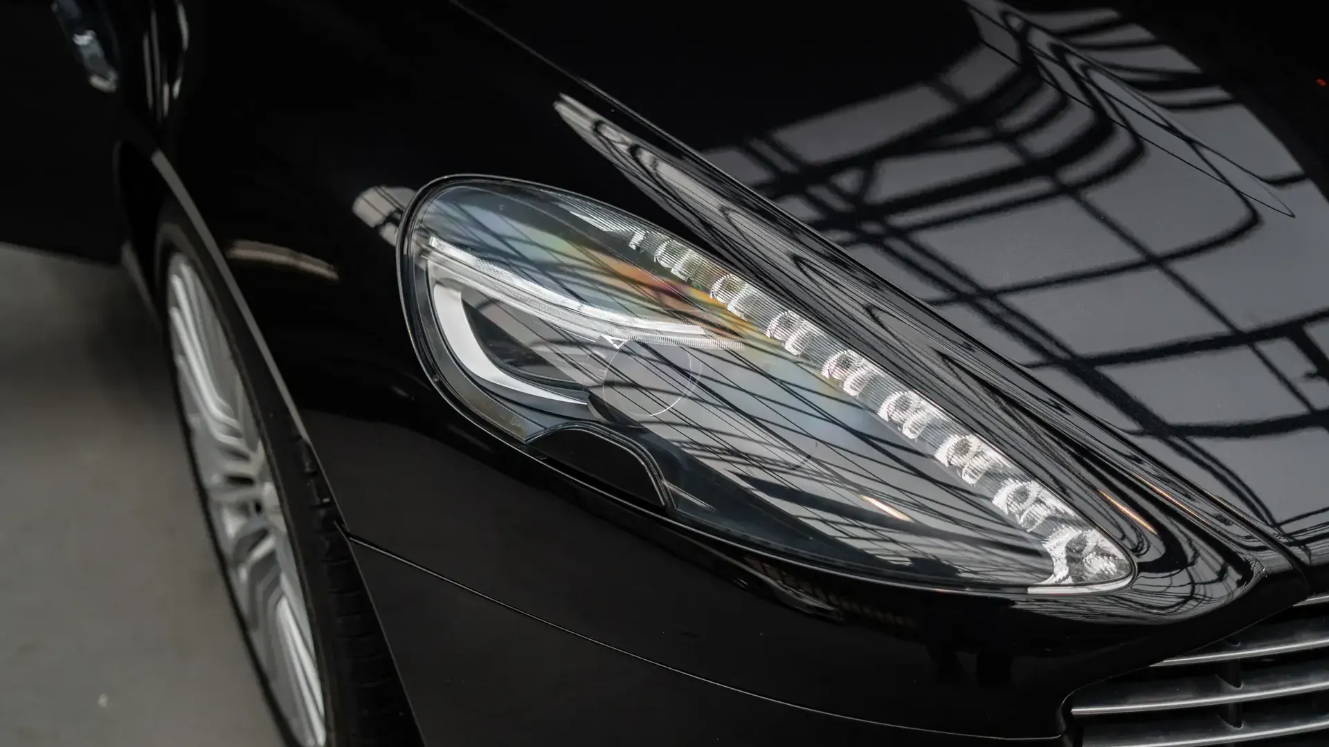 Aston Martin Rapide — photo 33
