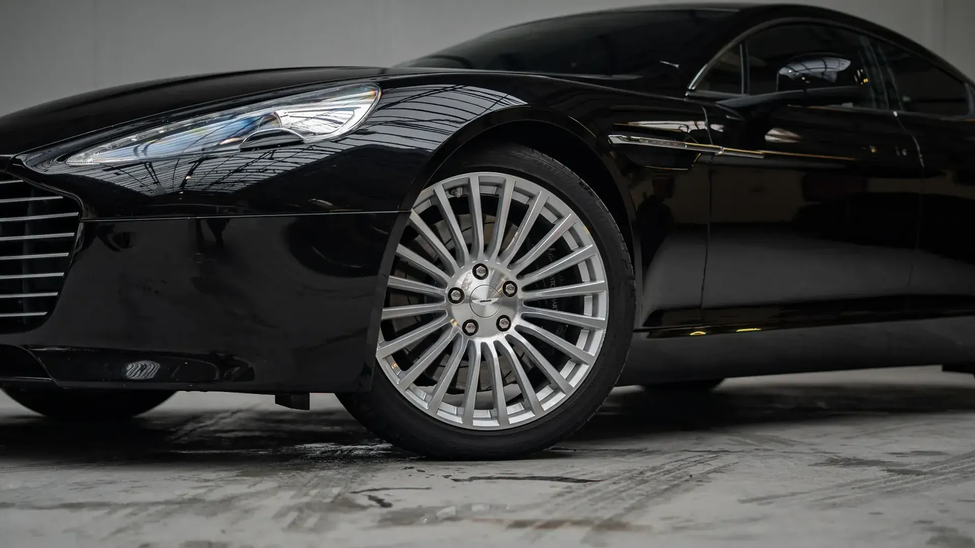 Aston Martin Rapide — photo 29