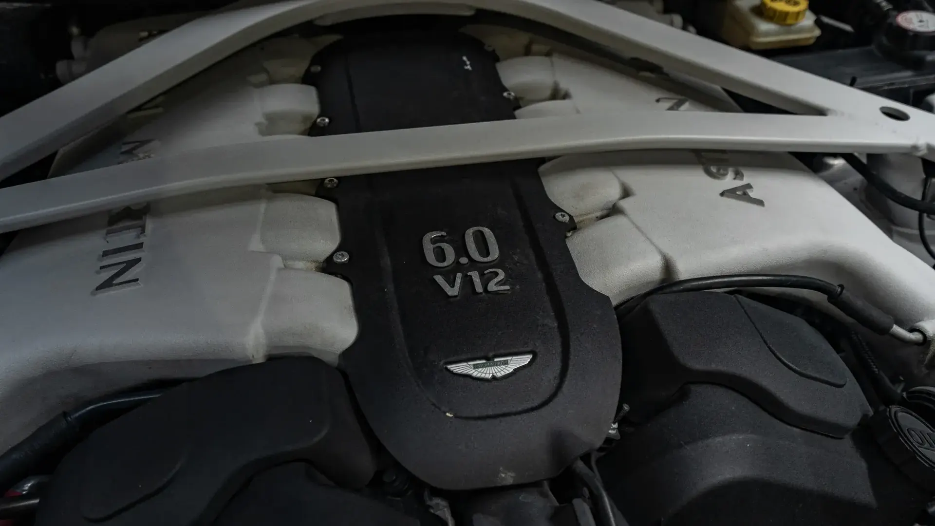 Aston Martin Rapide — photo 39