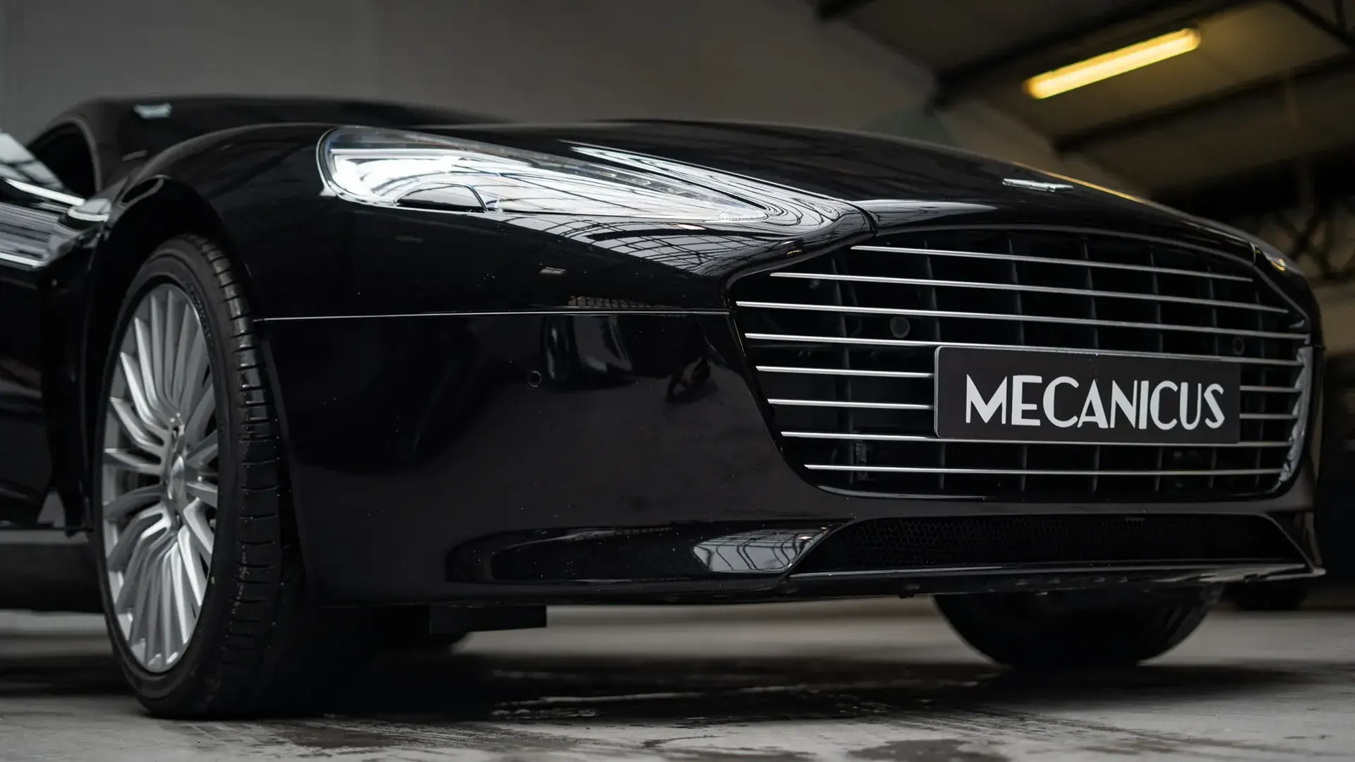 Aston Martin Rapide — photo 31