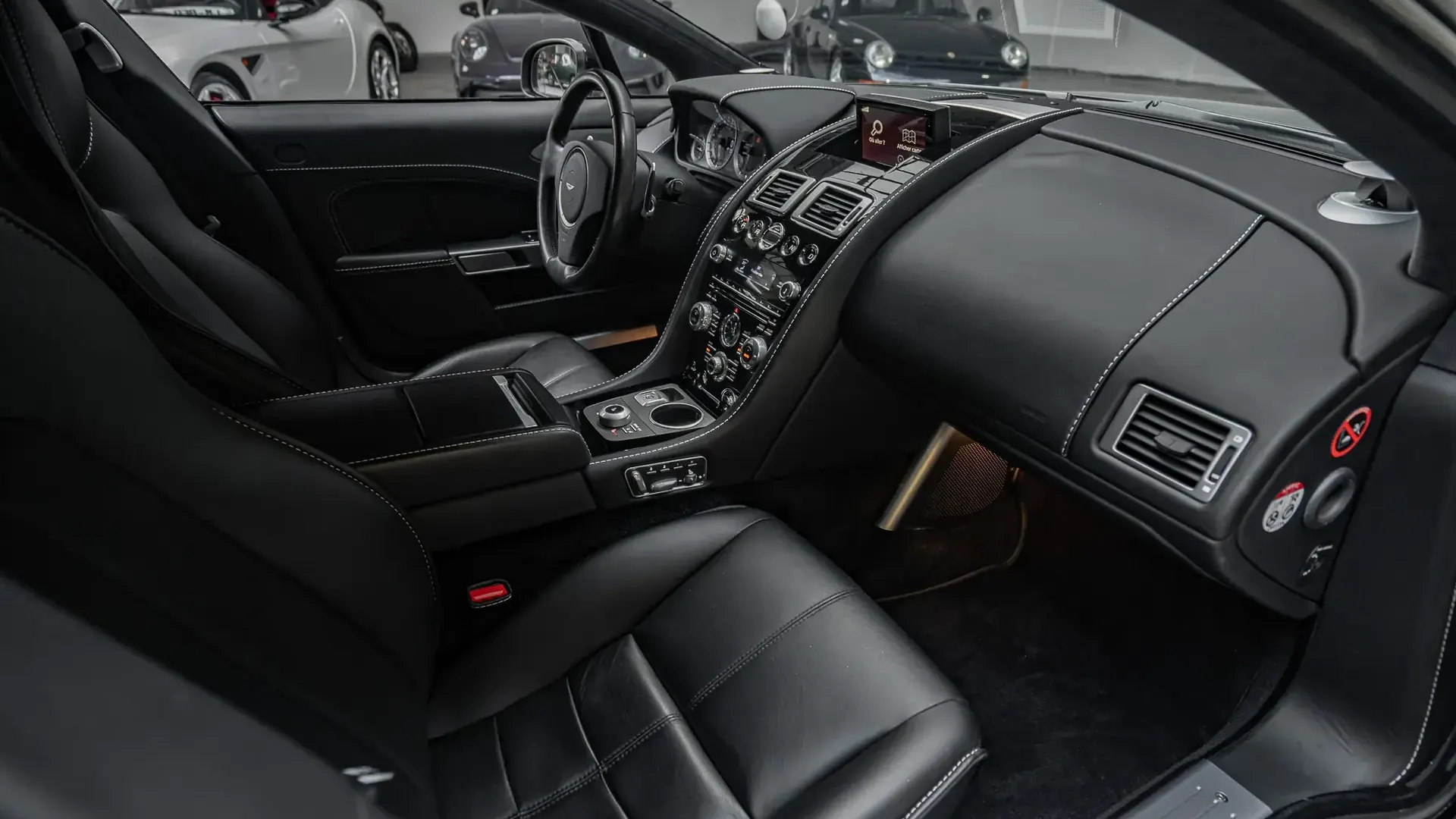 Aston Martin Rapide — photo 23