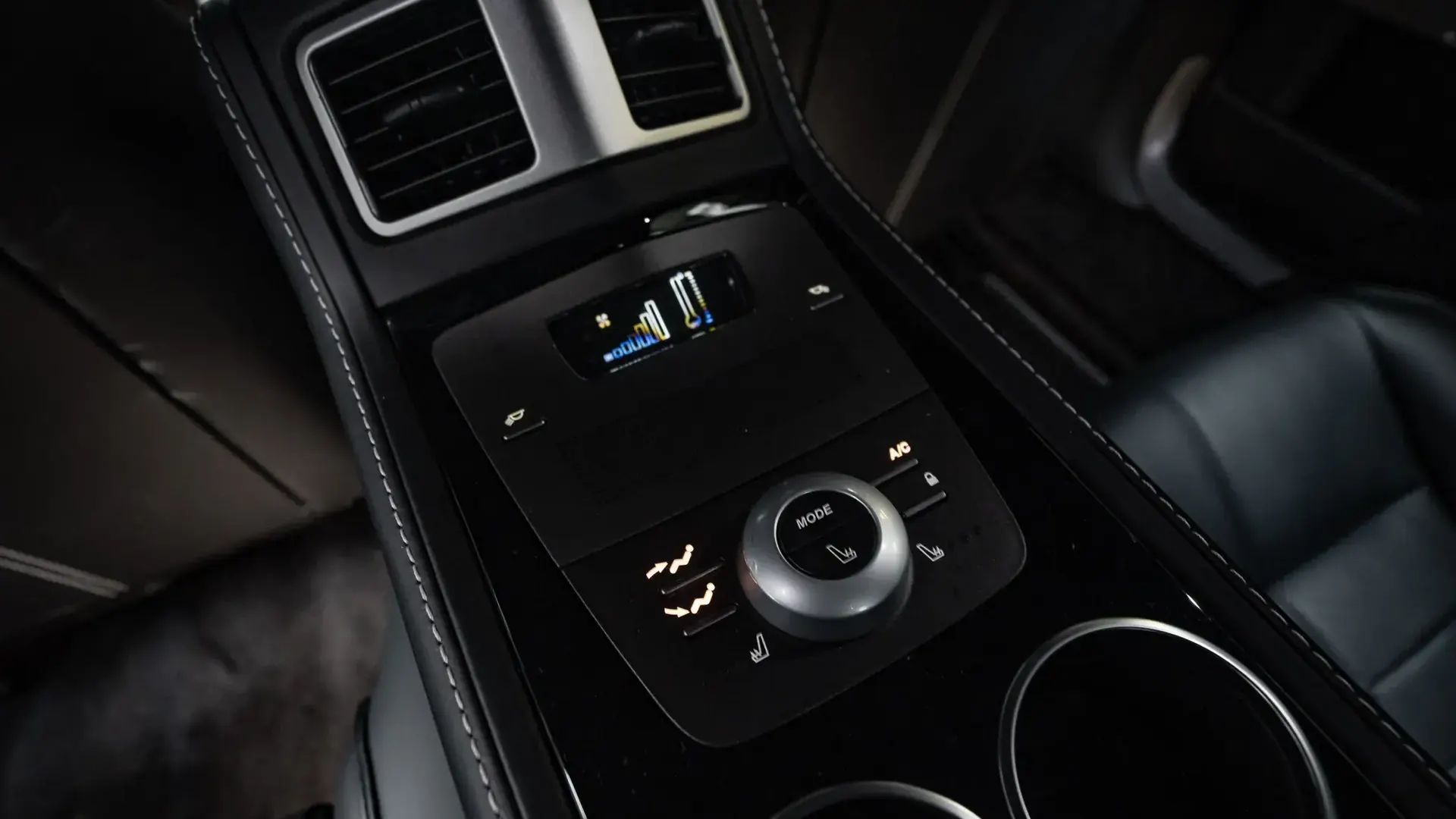 Aston Martin Rapide — photo 18