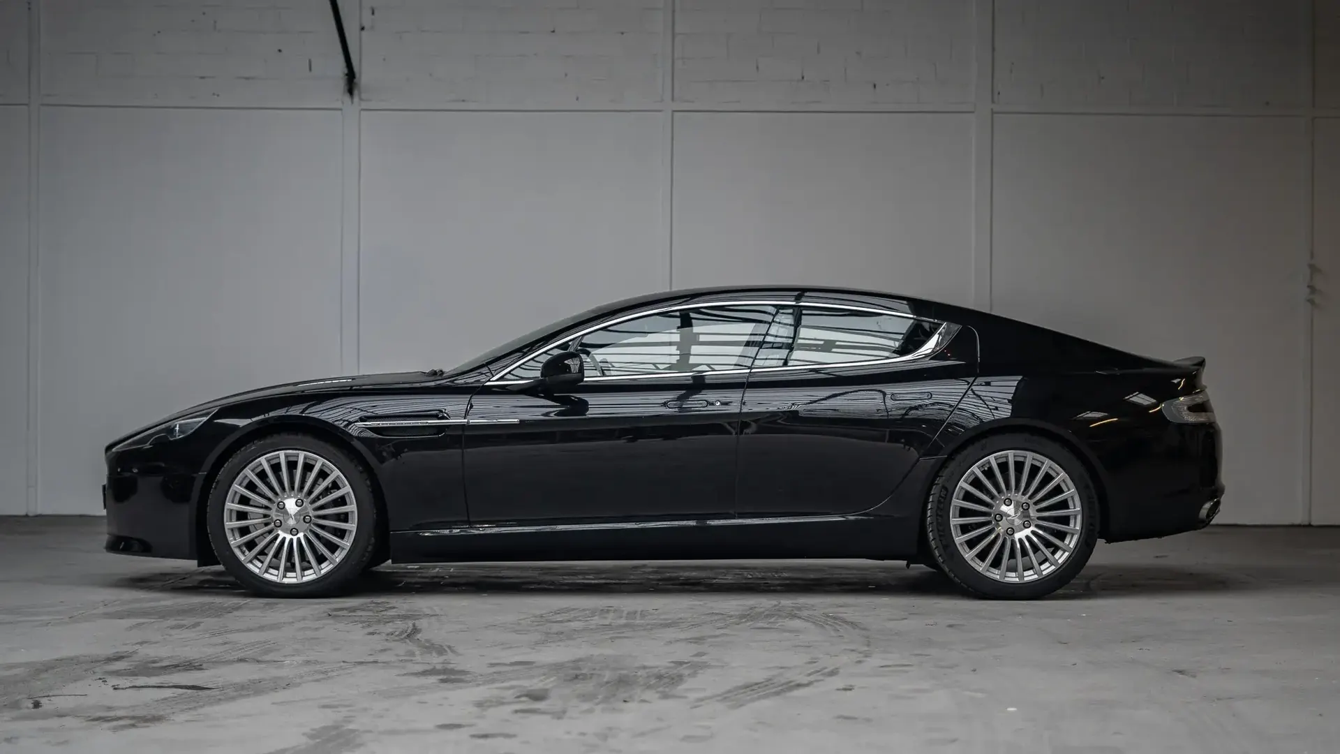 Aston Martin Rapide — photo 6