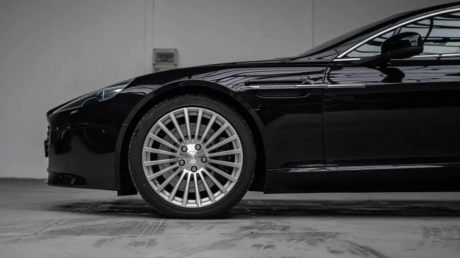 Aston Martin Rapide — photo 7