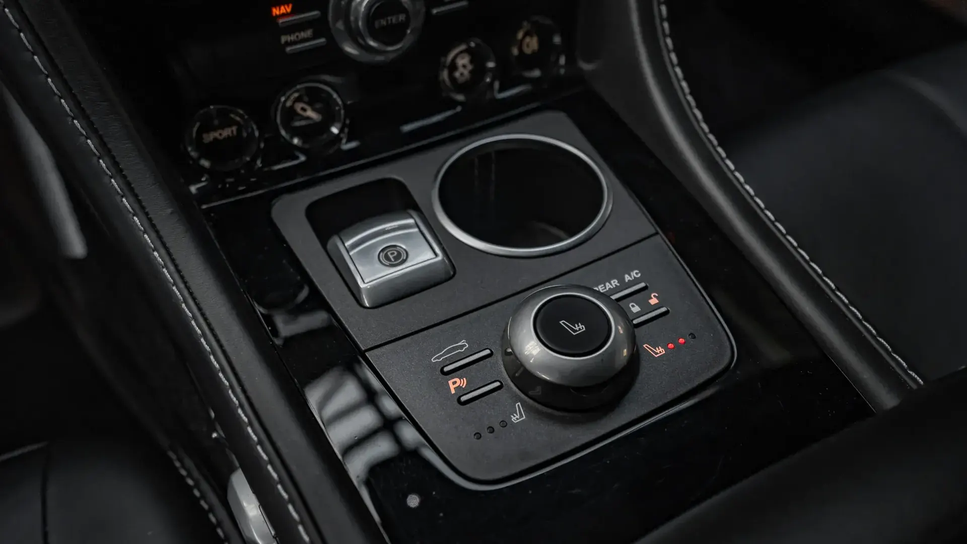 Aston Martin Rapide — photo 19
