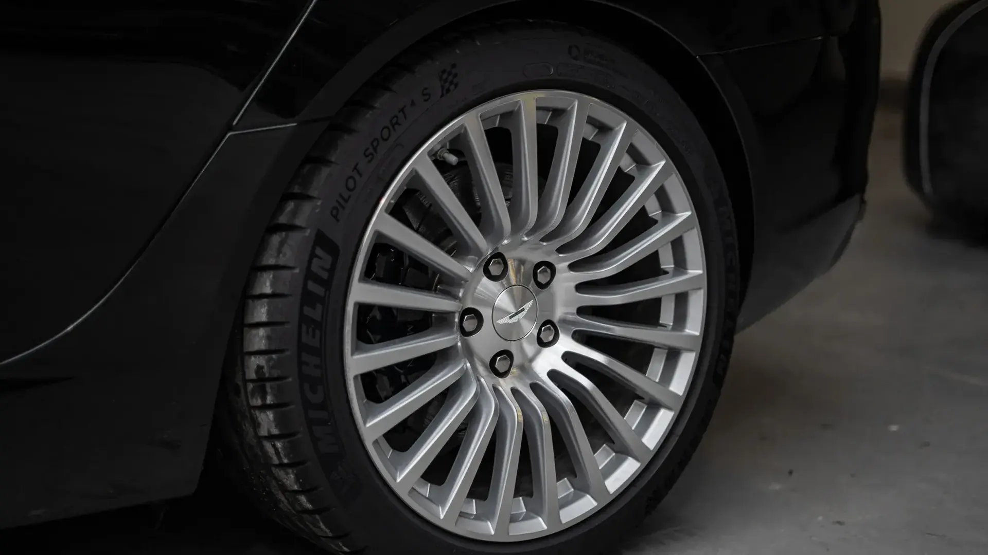 Aston Martin Rapide — photo 36