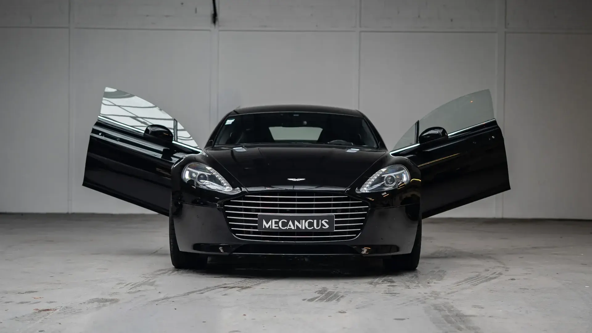 Aston Martin Rapide — photo 3
