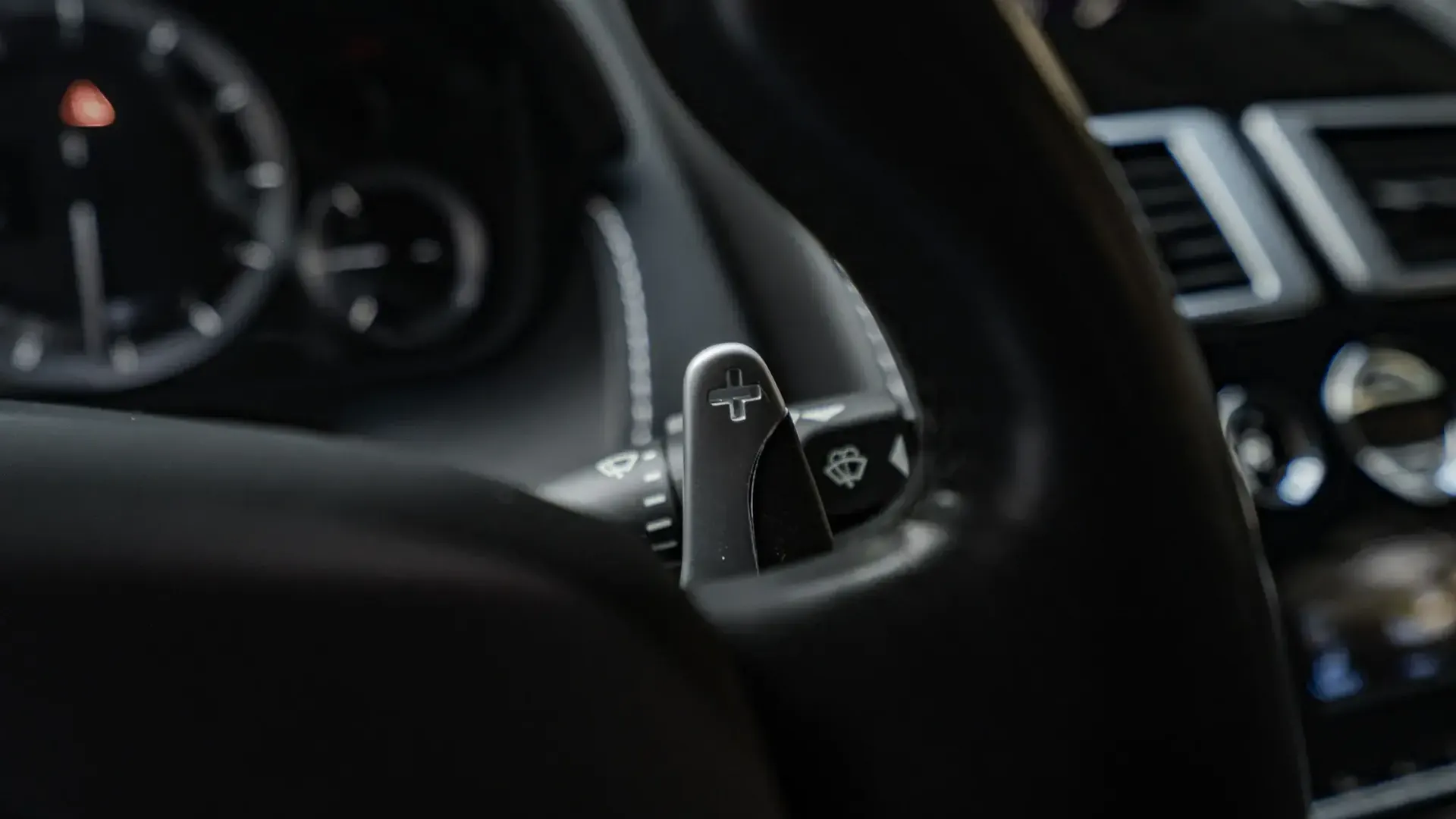 Aston Martin Rapide — photo 16