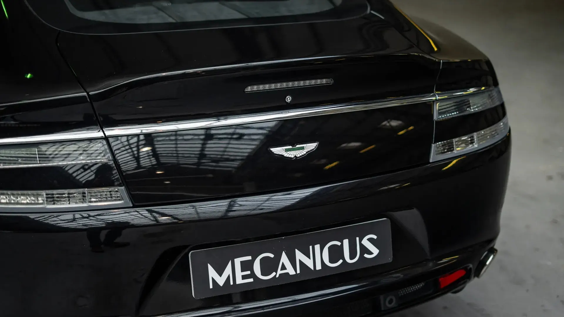 Aston Martin Rapide — photo 35