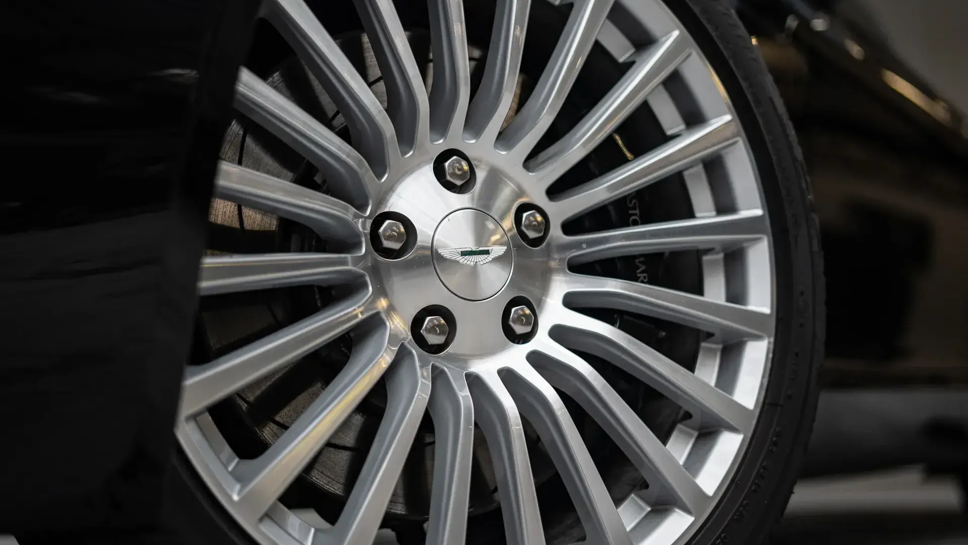 Aston Martin Rapide — photo 30