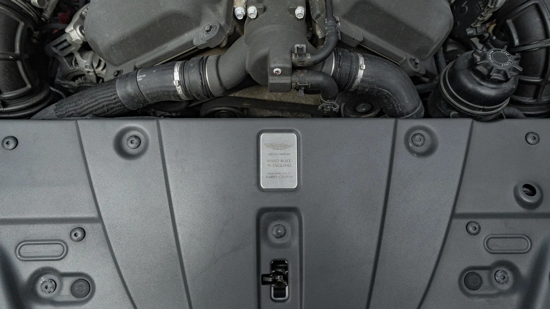 Aston Martin Vantage — photo 42