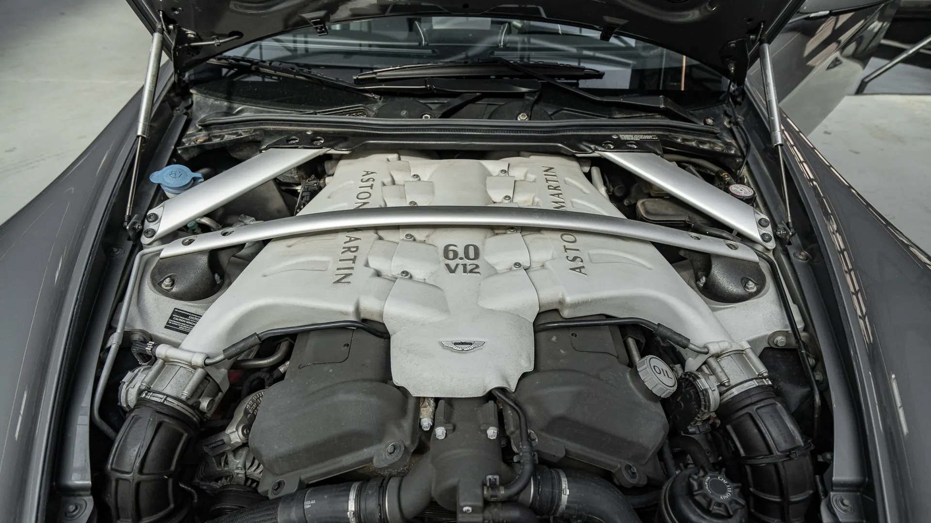 Aston Martin Vantage — photo 41