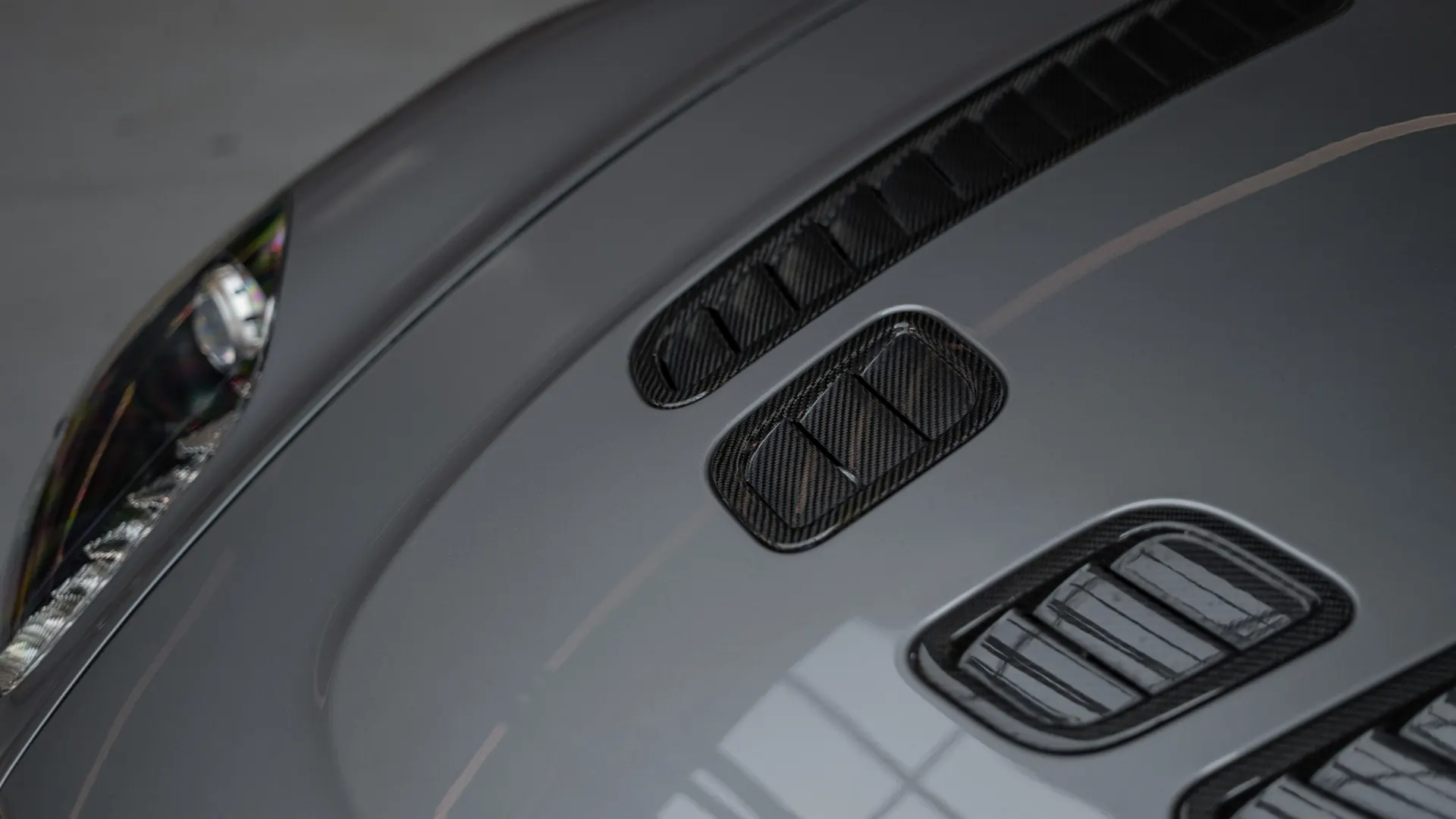 Aston Martin Vantage — photo 29