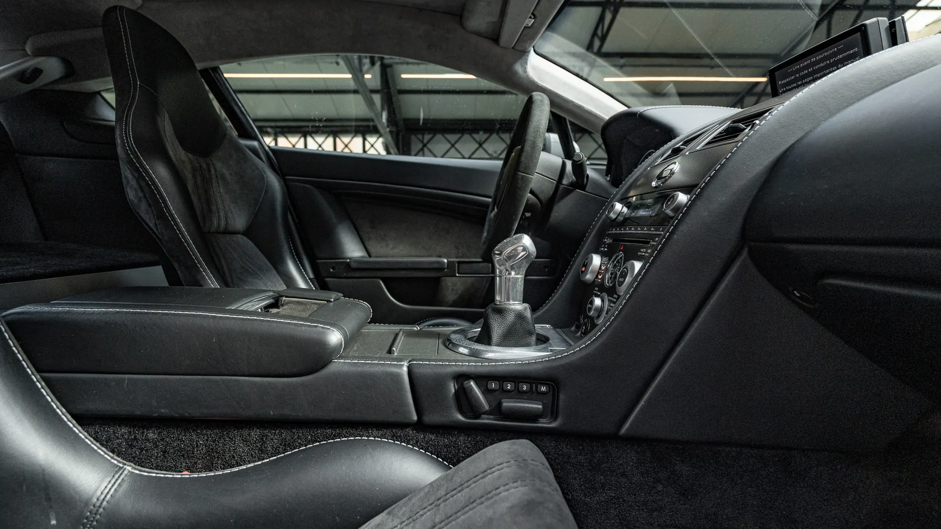 Aston Martin Vantage — photo 22