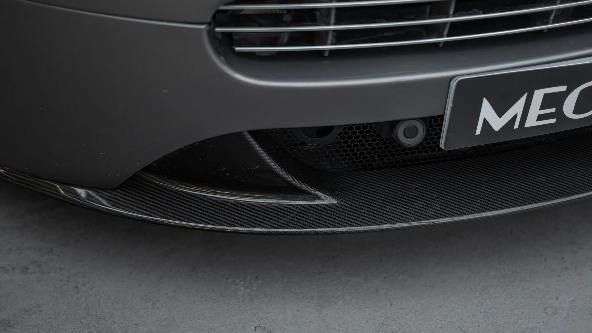 Aston Martin Vantage — photo 28