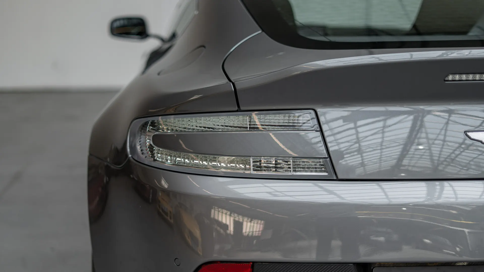 Aston Martin Vantage — photo 37