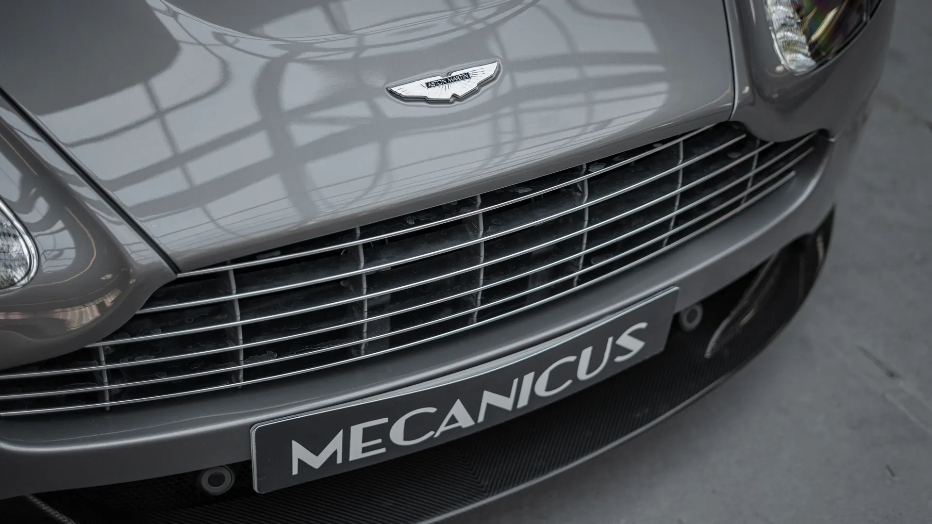 Aston Martin Vantage — photo 27