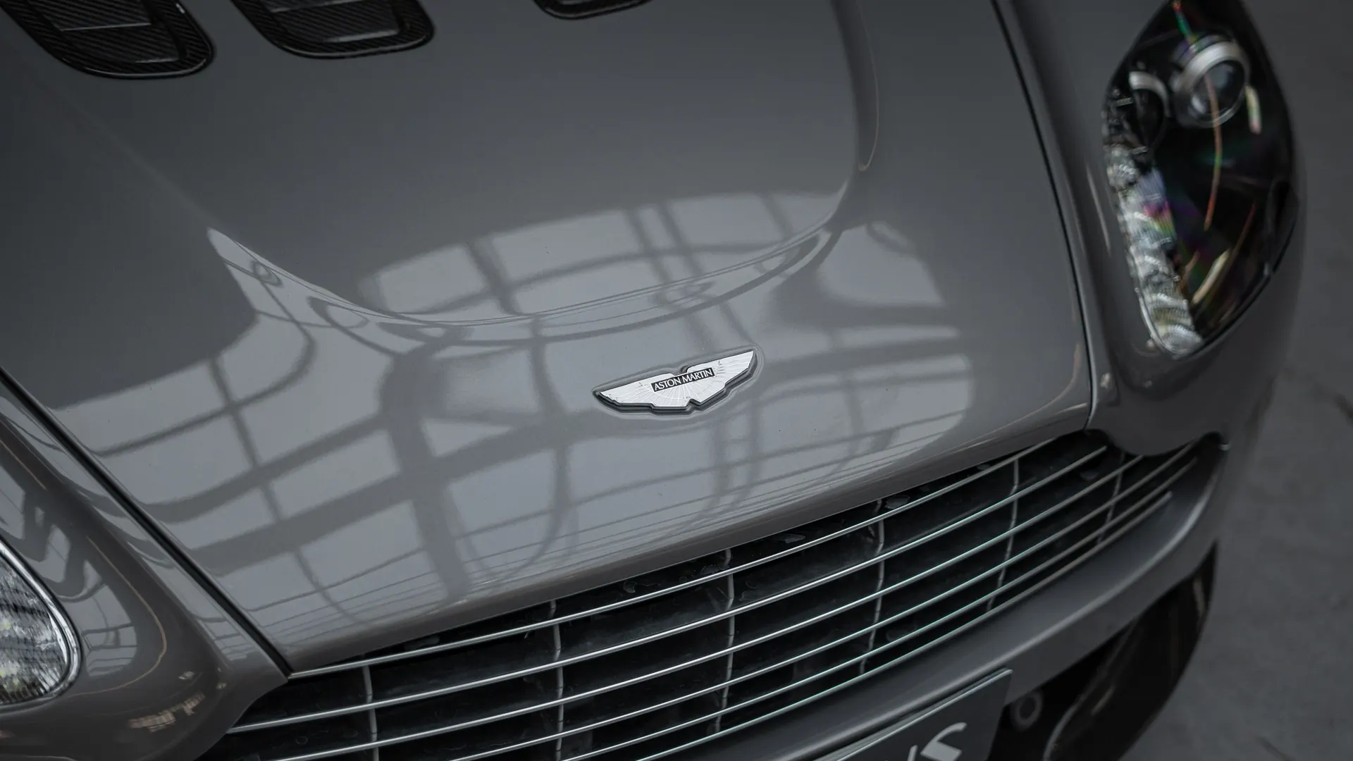 Aston Martin Vantage — photo 25