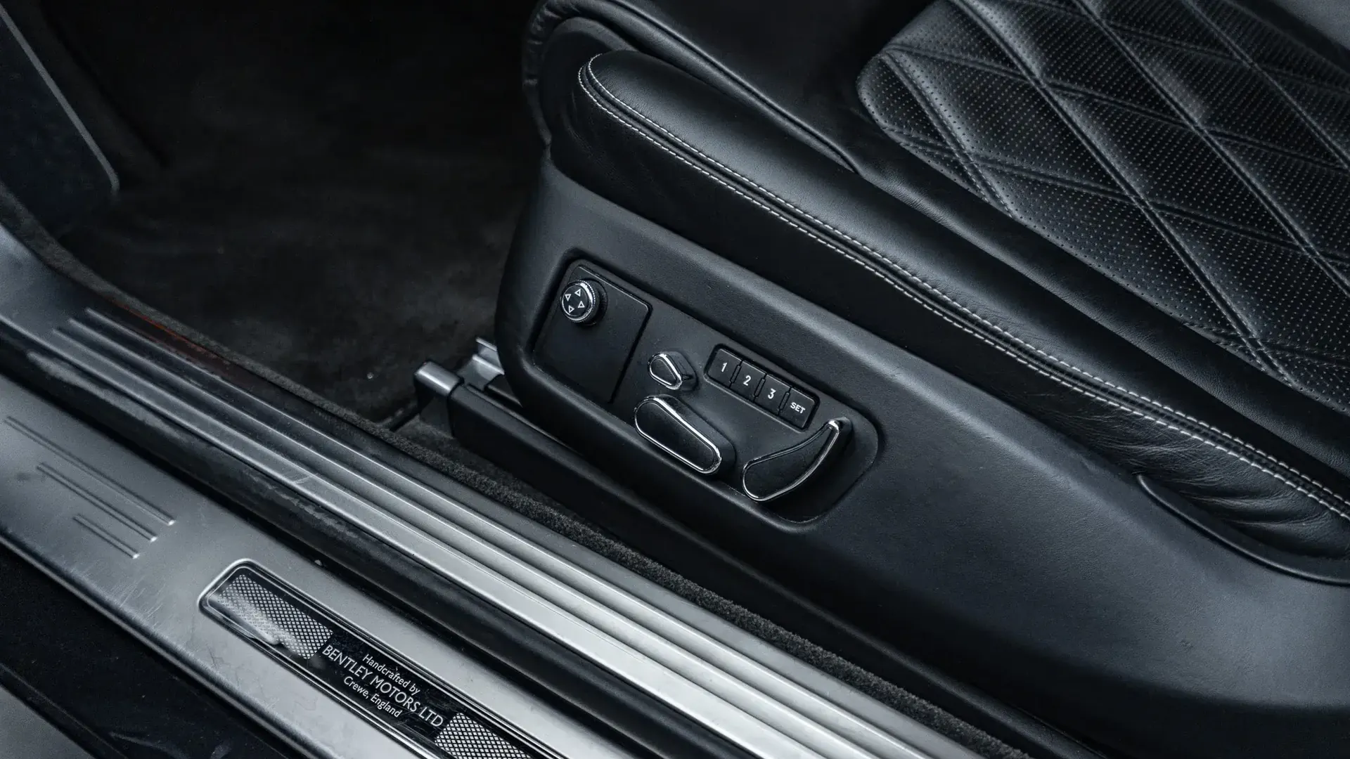 Bentley Continental — photo 28