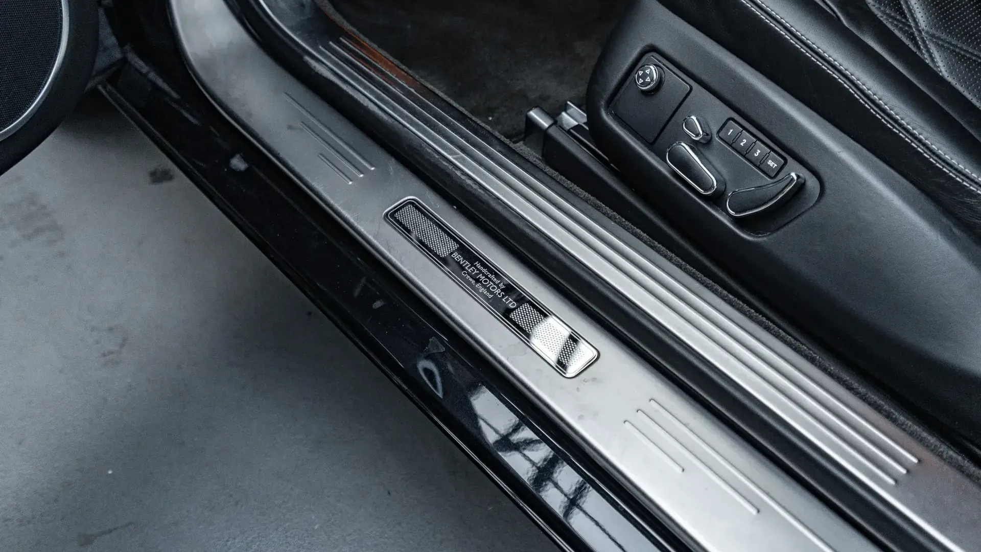 Bentley Continental — photo 27