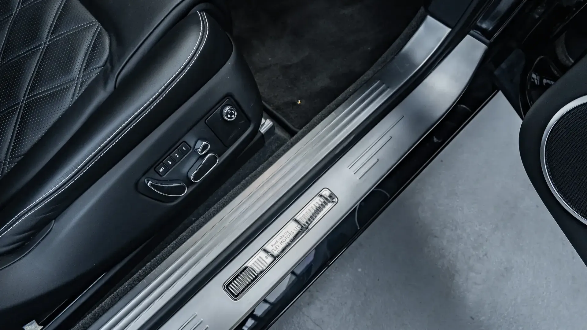 Bentley Continental — photo 32