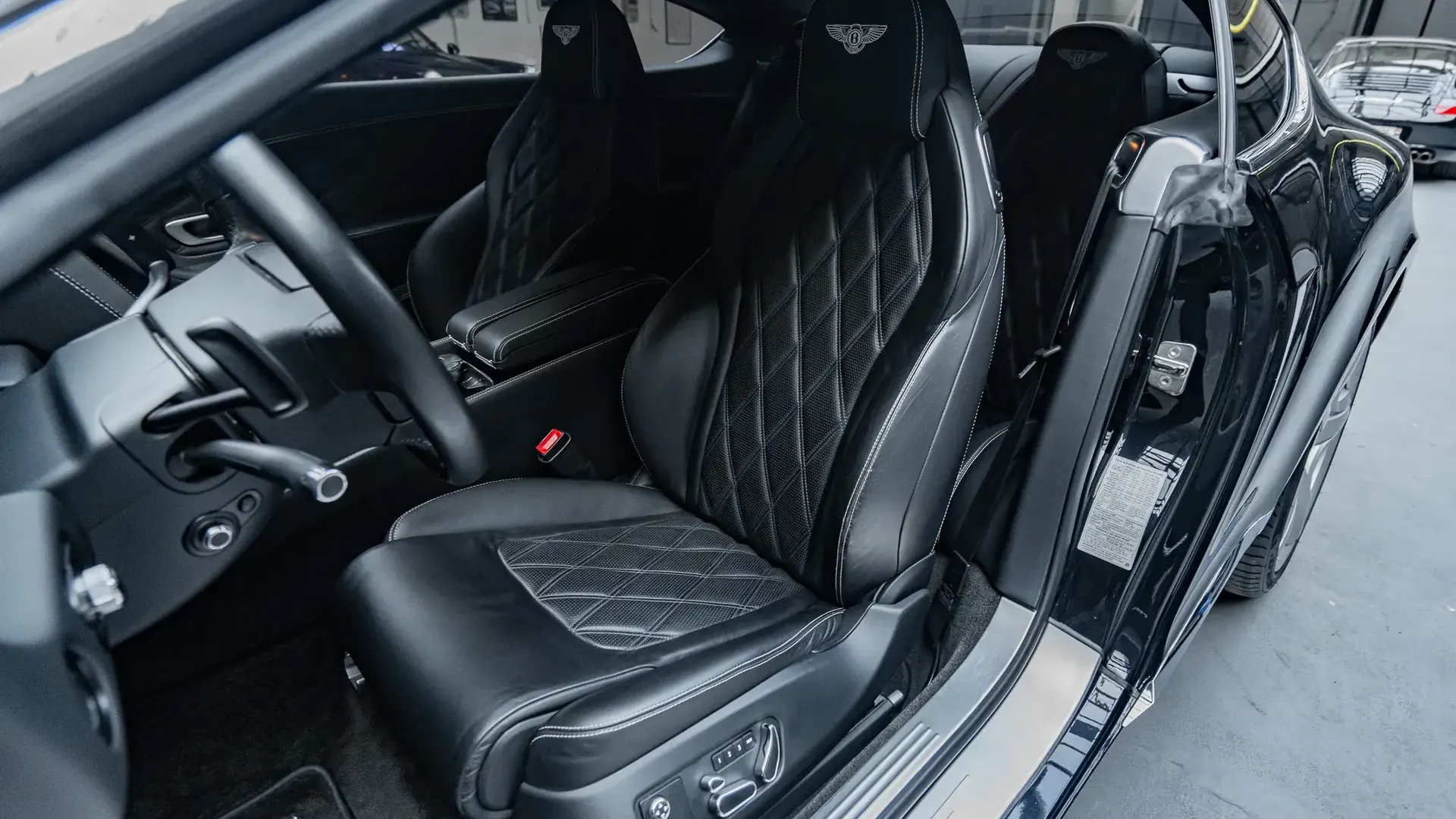 Bentley Continental — photo 10