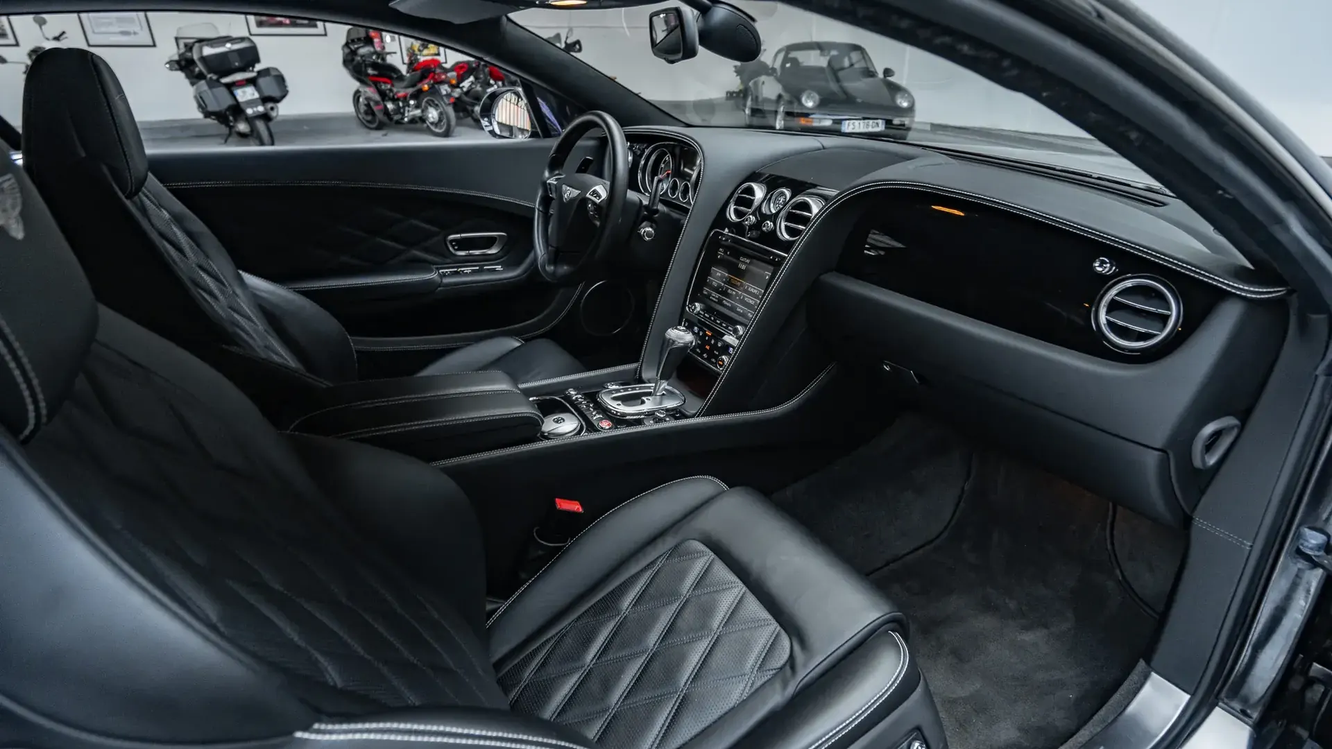 Bentley Continental — photo 24