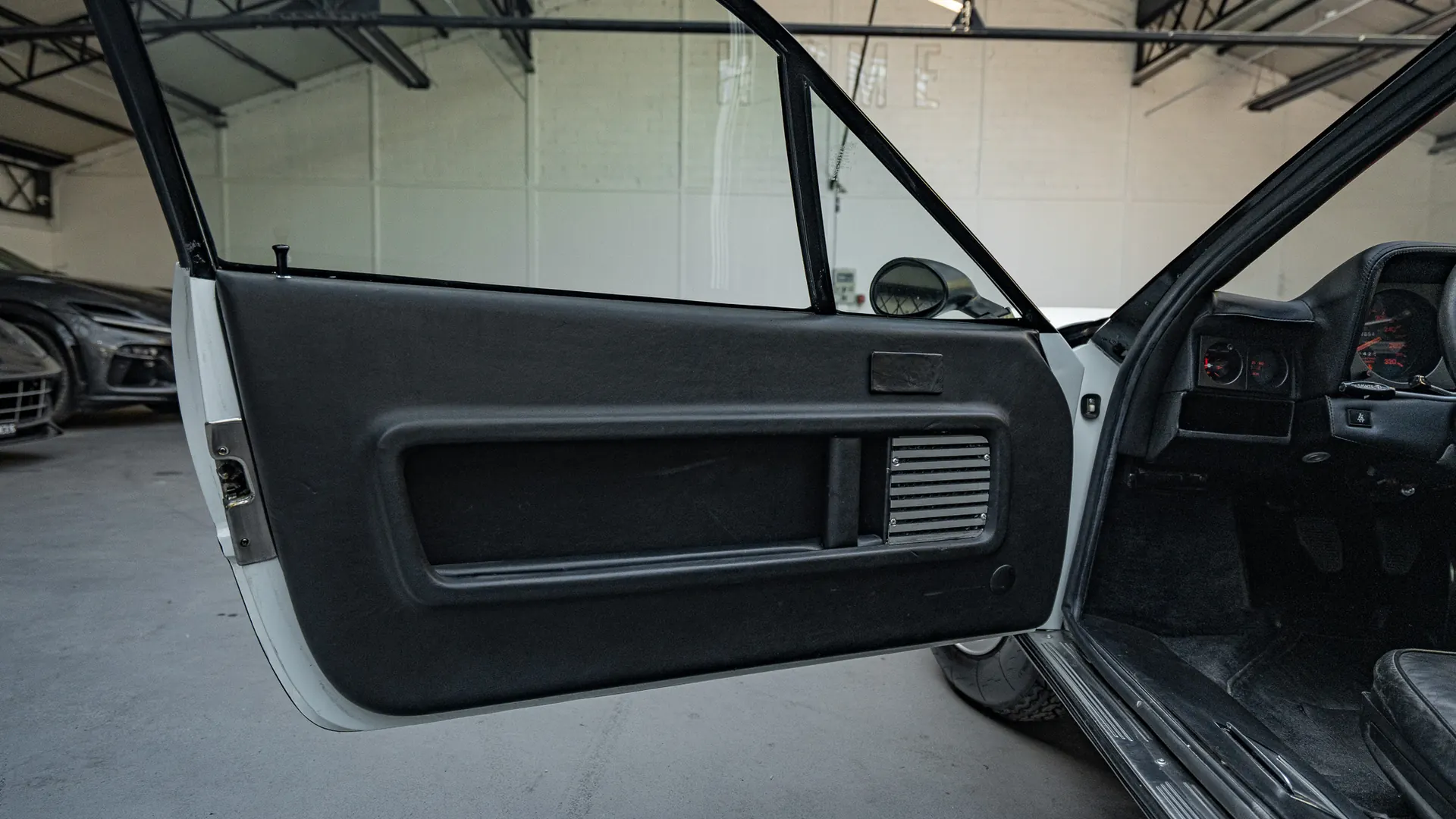 Ferrari BB512 — photo 27