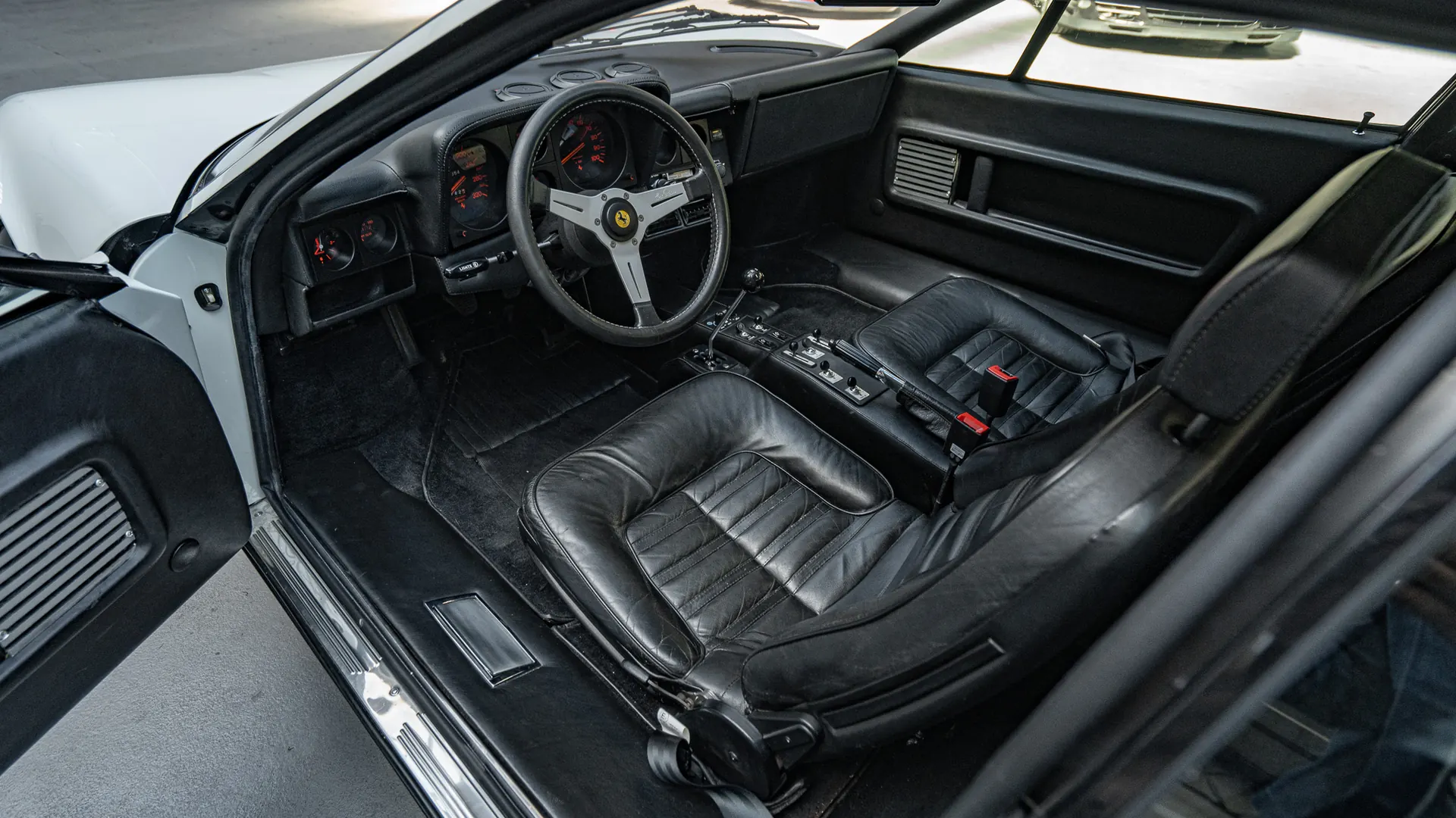 Ferrari BB512 — photo 9