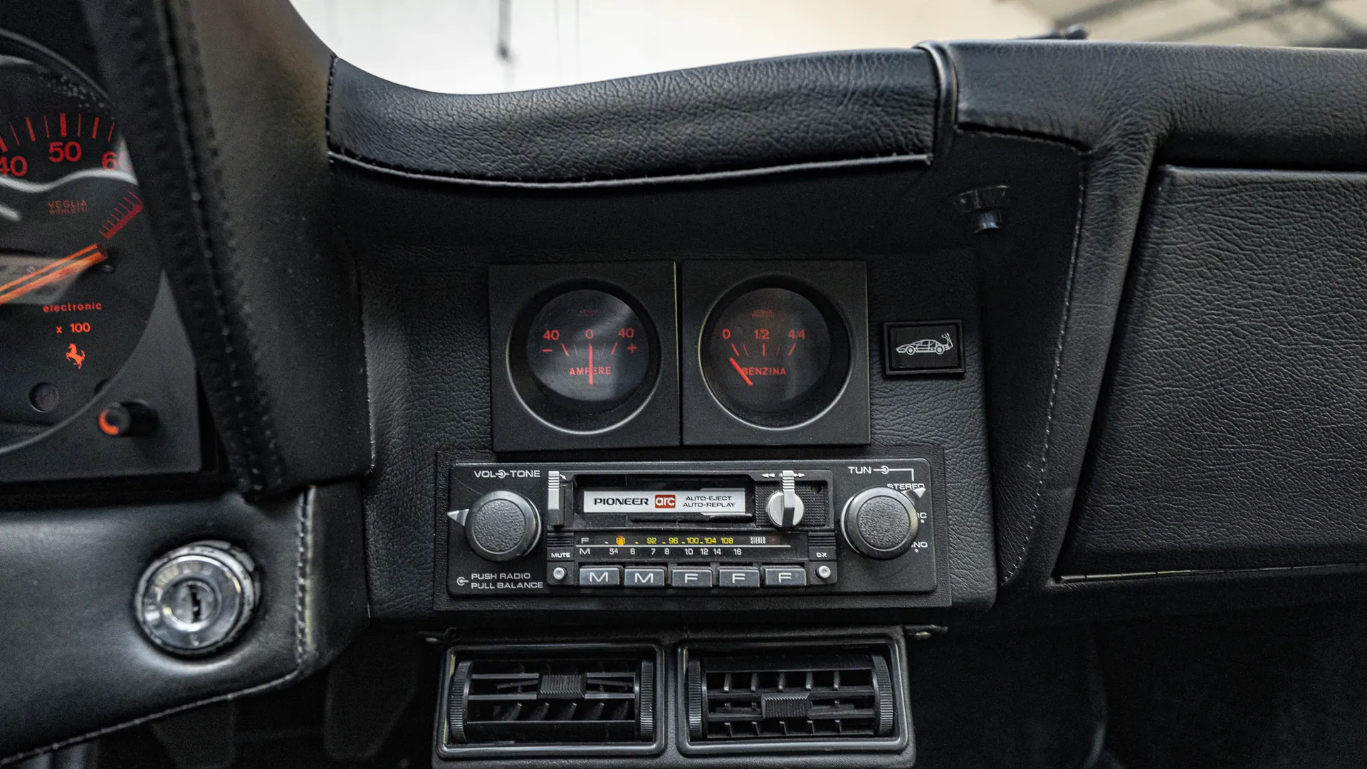 Ferrari BB512 — photo 18