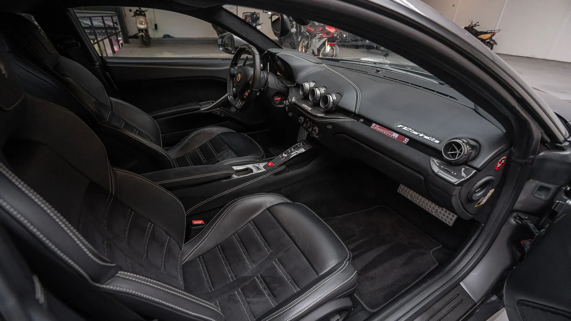 Ferrari F12 — photo 26