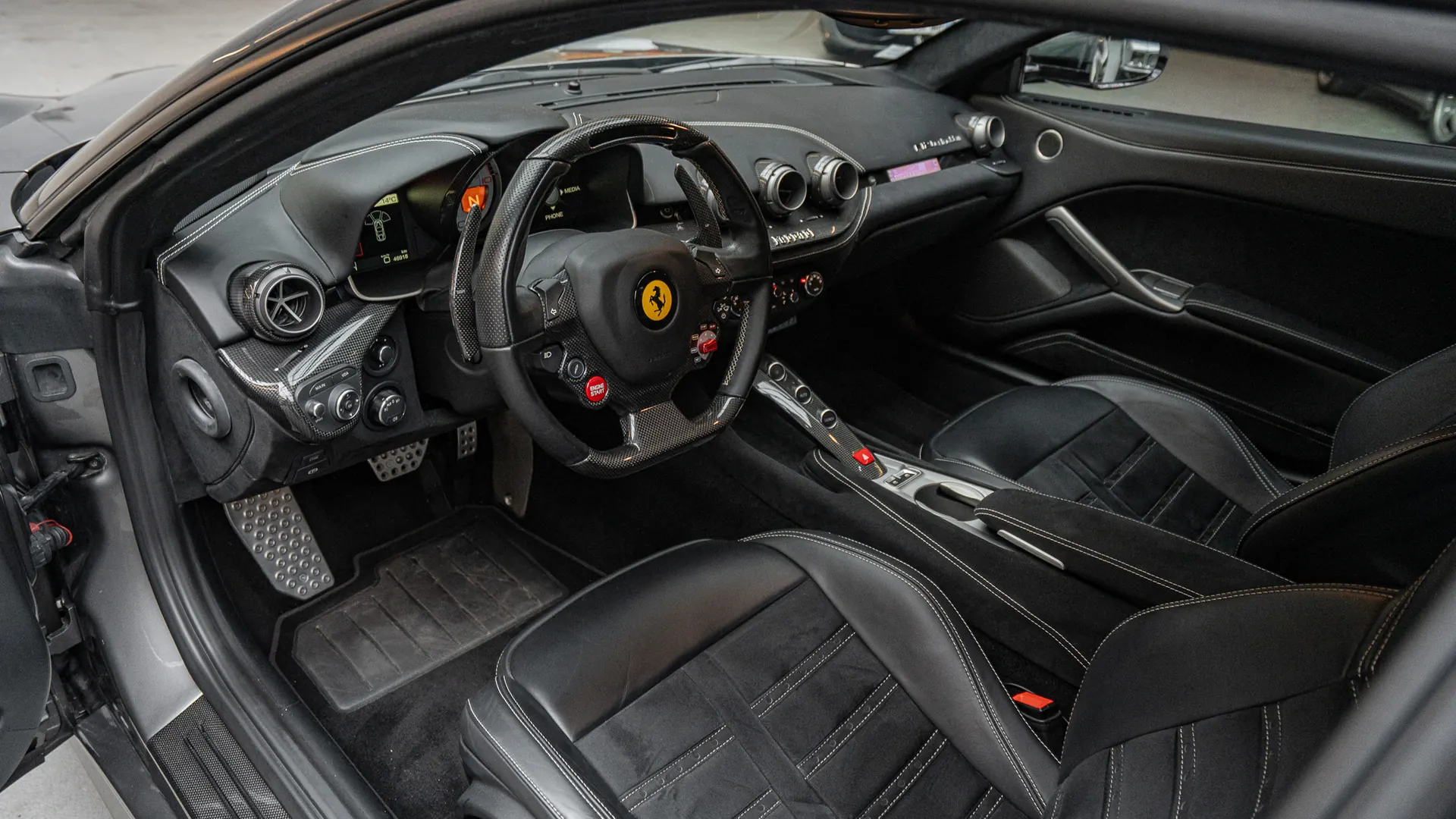 Ferrari F12 — photo 8