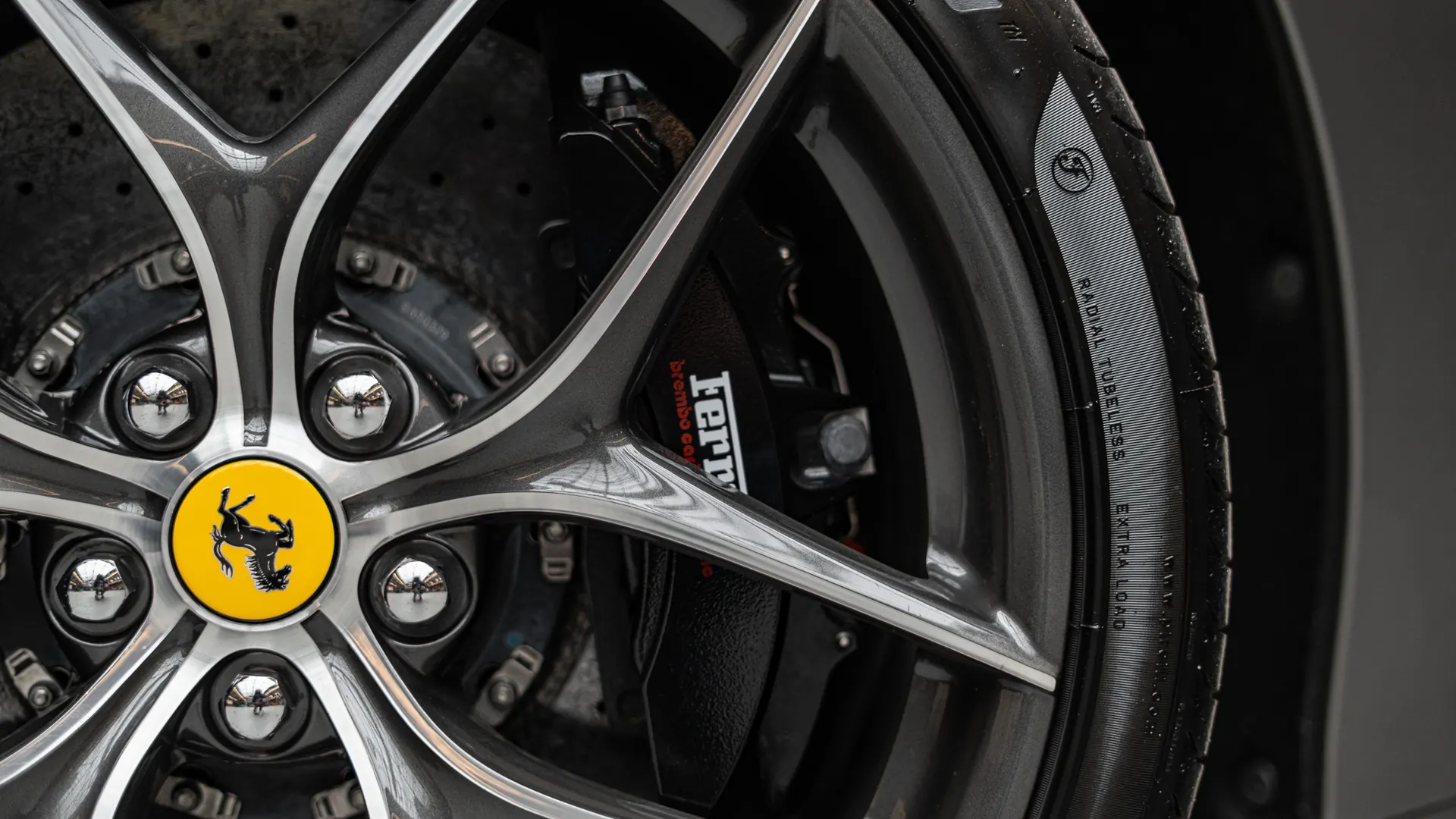Ferrari F12 — photo 34