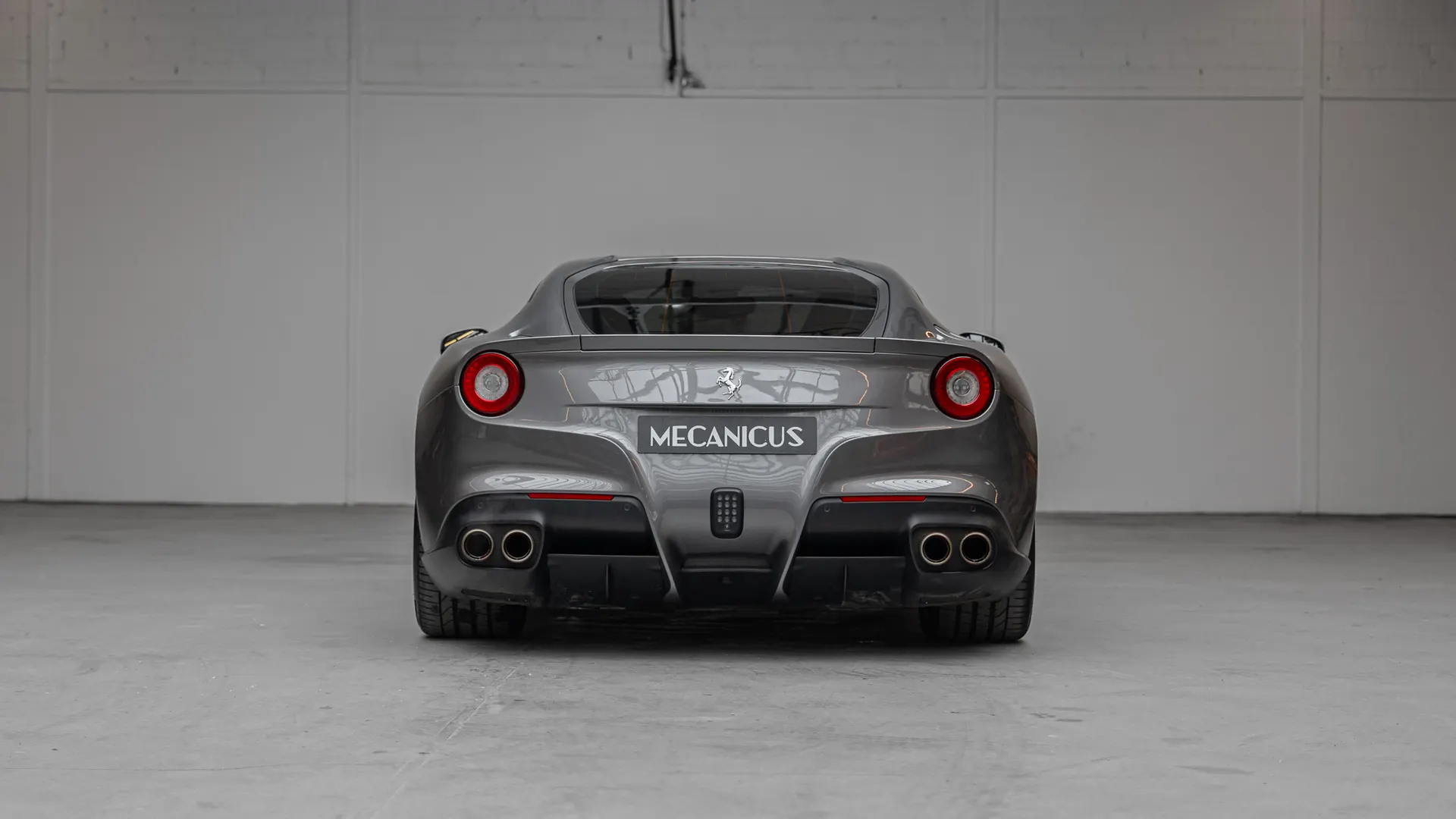 Ferrari F12 — photo 4
