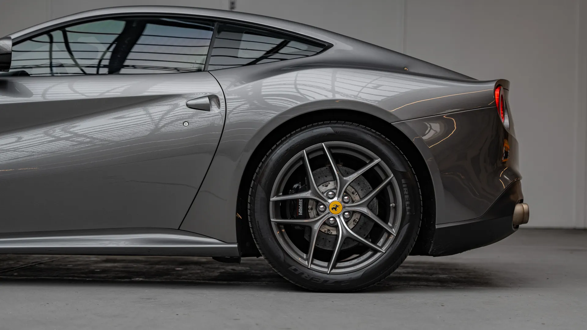 Ferrari F12 — photo 7