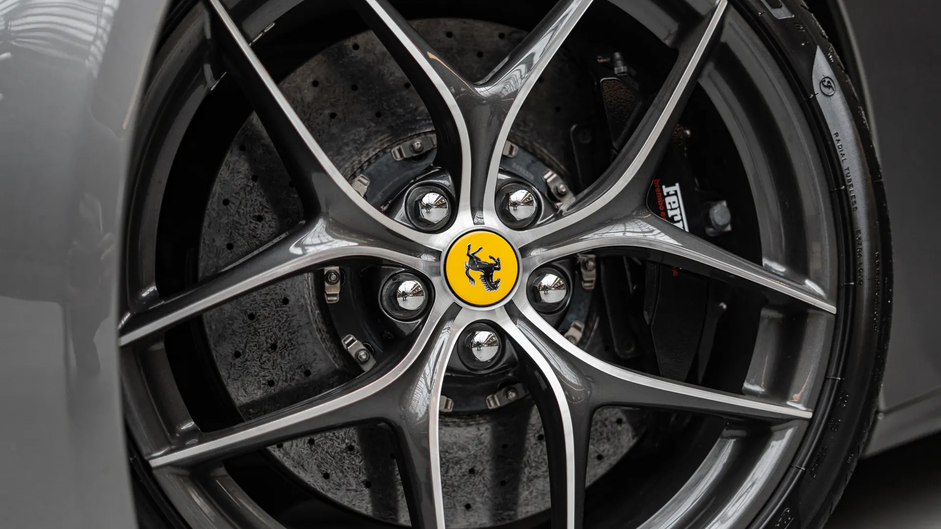 Ferrari F12 — photo 33