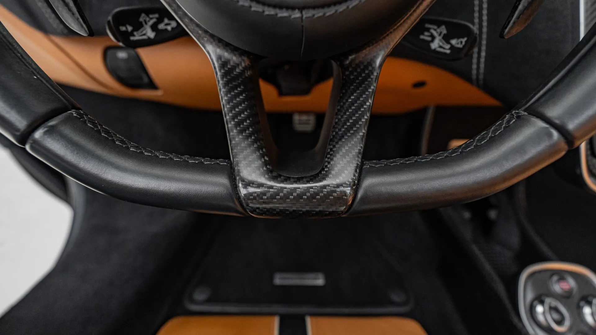 McLaren 570S — photo 21