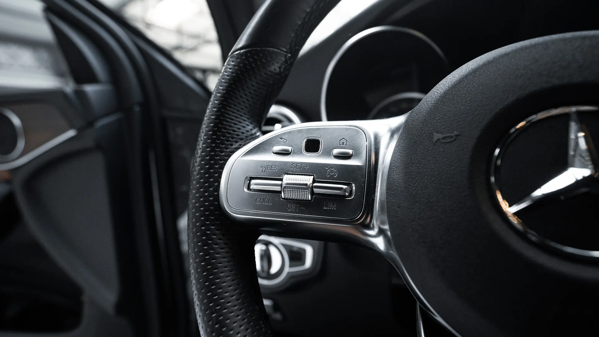 Mercedes-Benz GLC — photo 12
