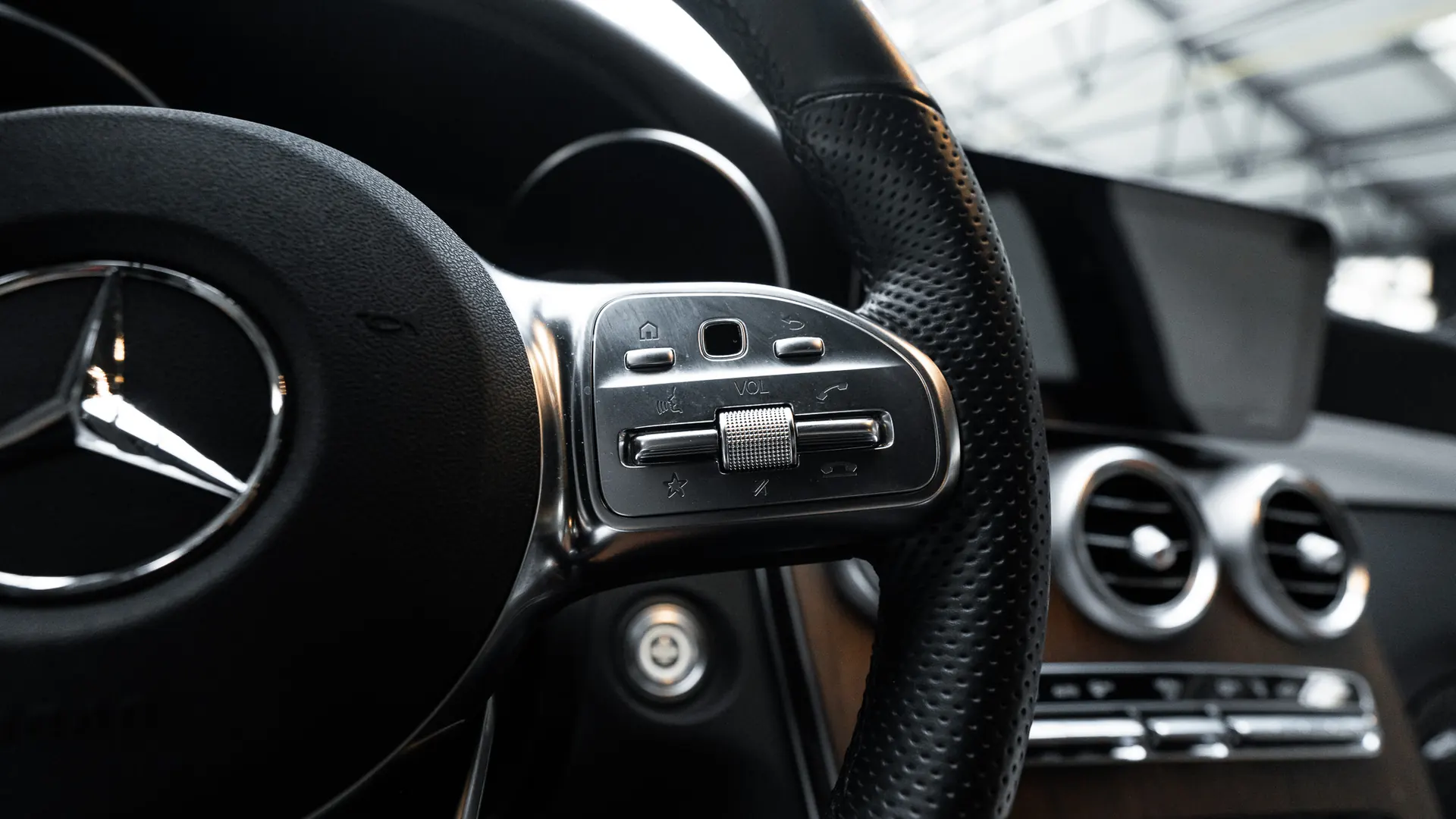 Mercedes-Benz GLC — photo 14
