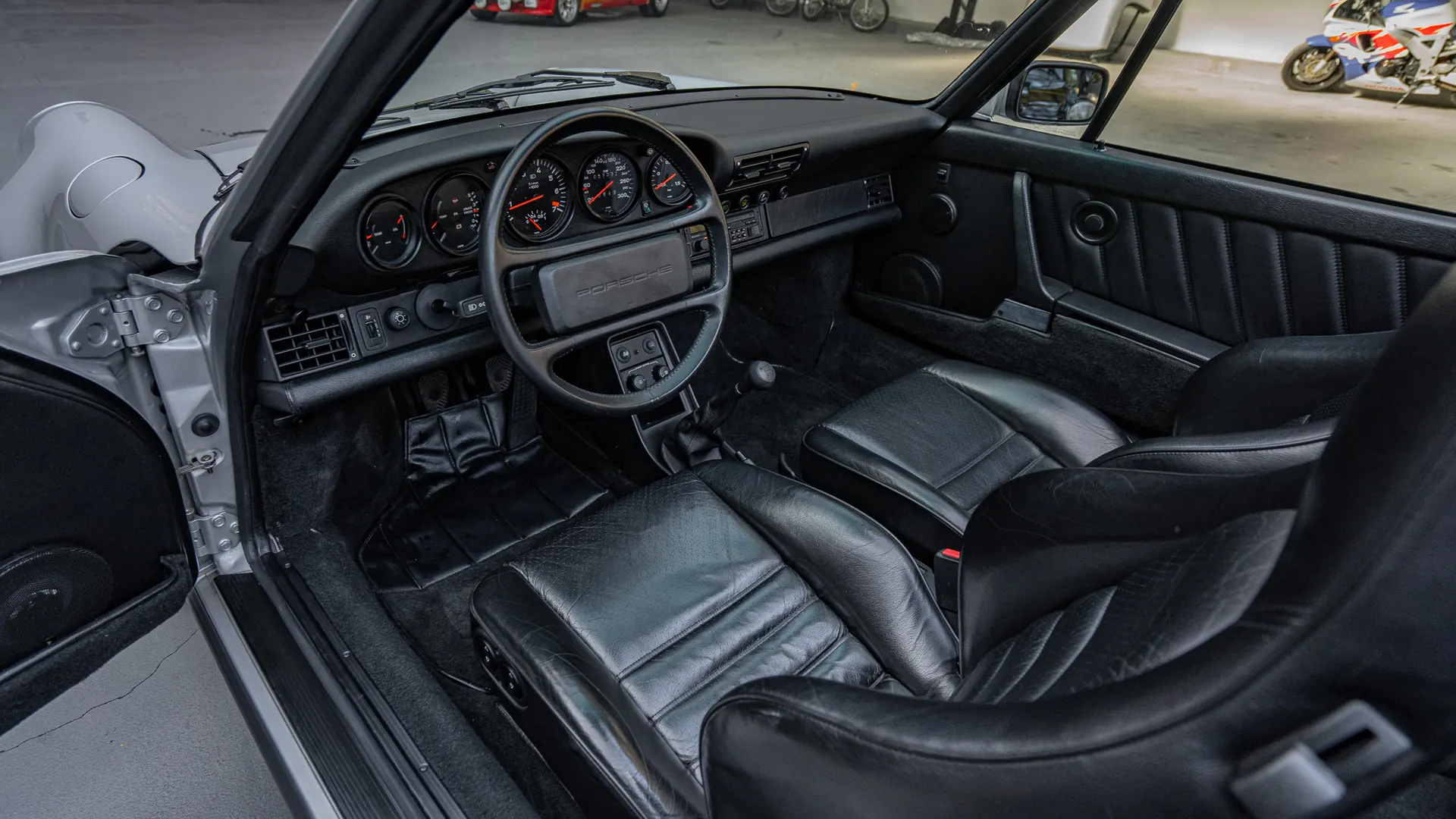 Porsche 911 — photo 10