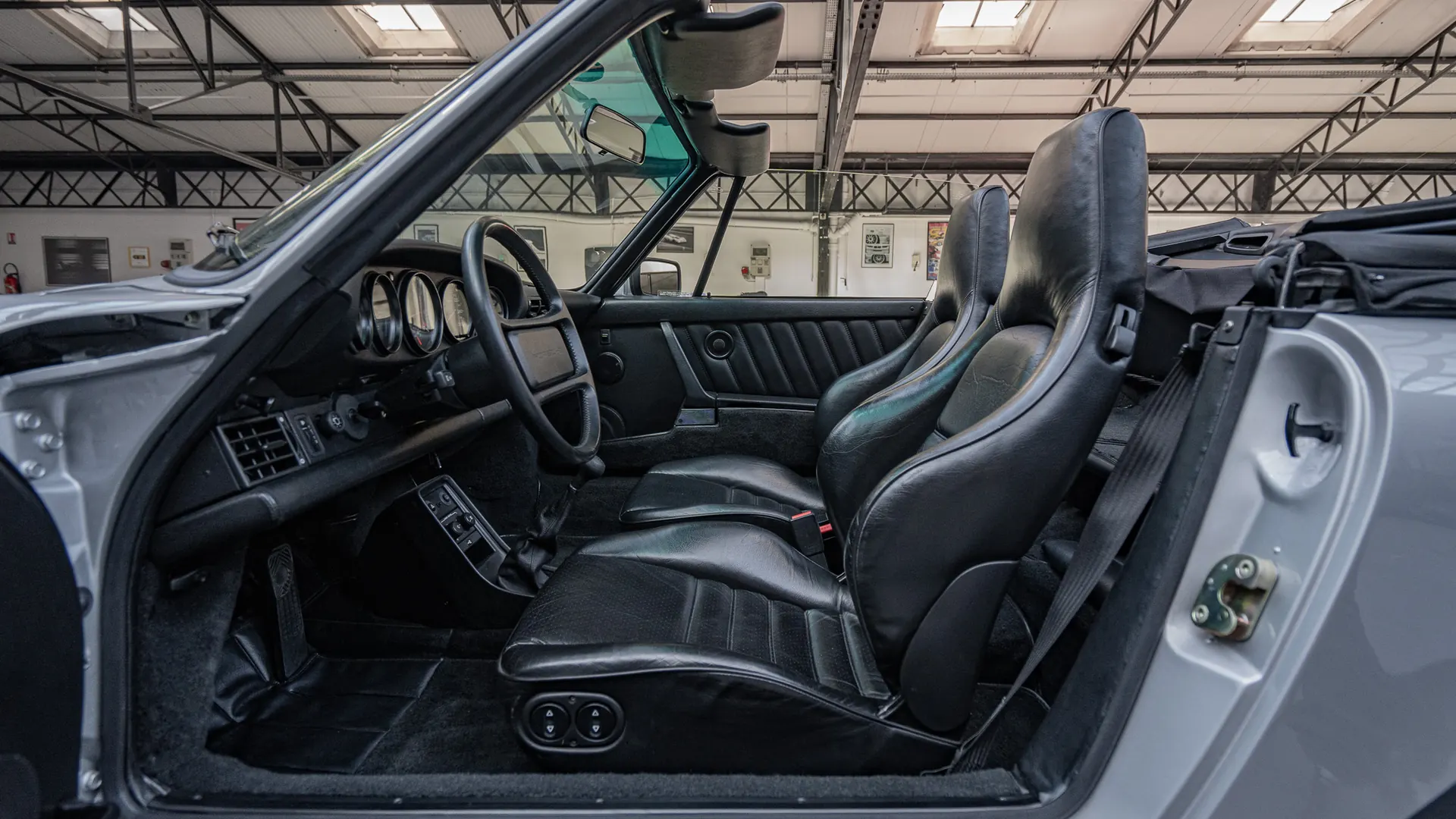 Porsche 911 — photo 12