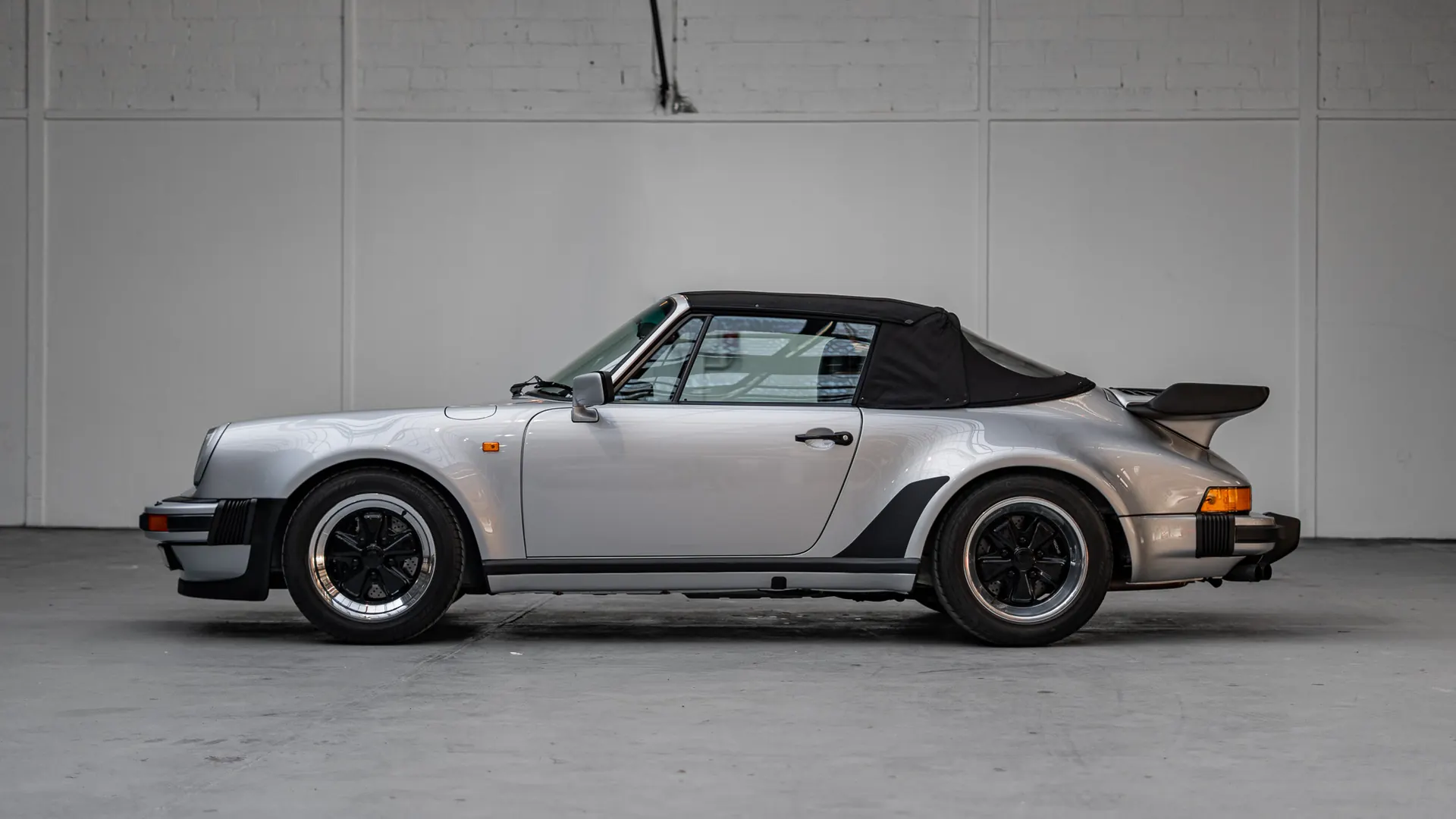 Porsche 911 — photo 7
