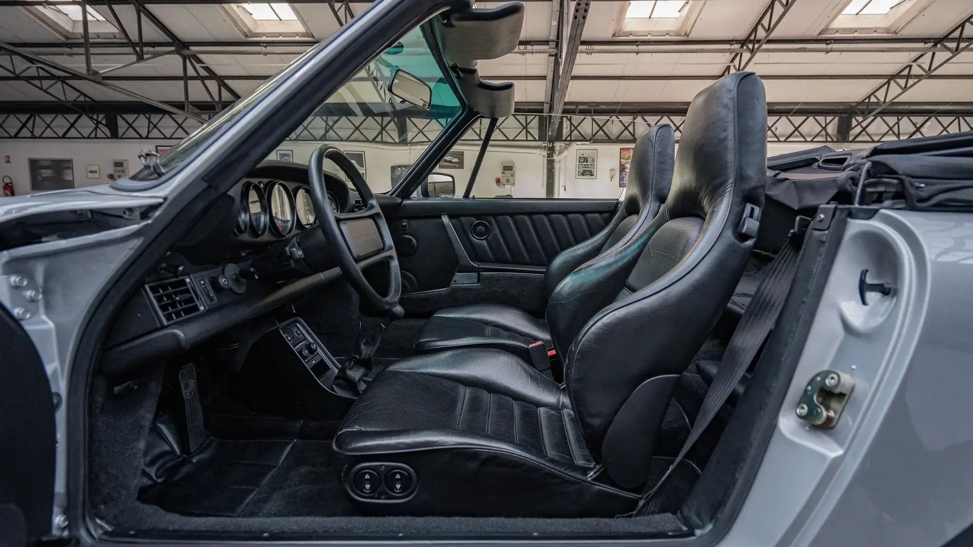 Porsche 911 — photo 11