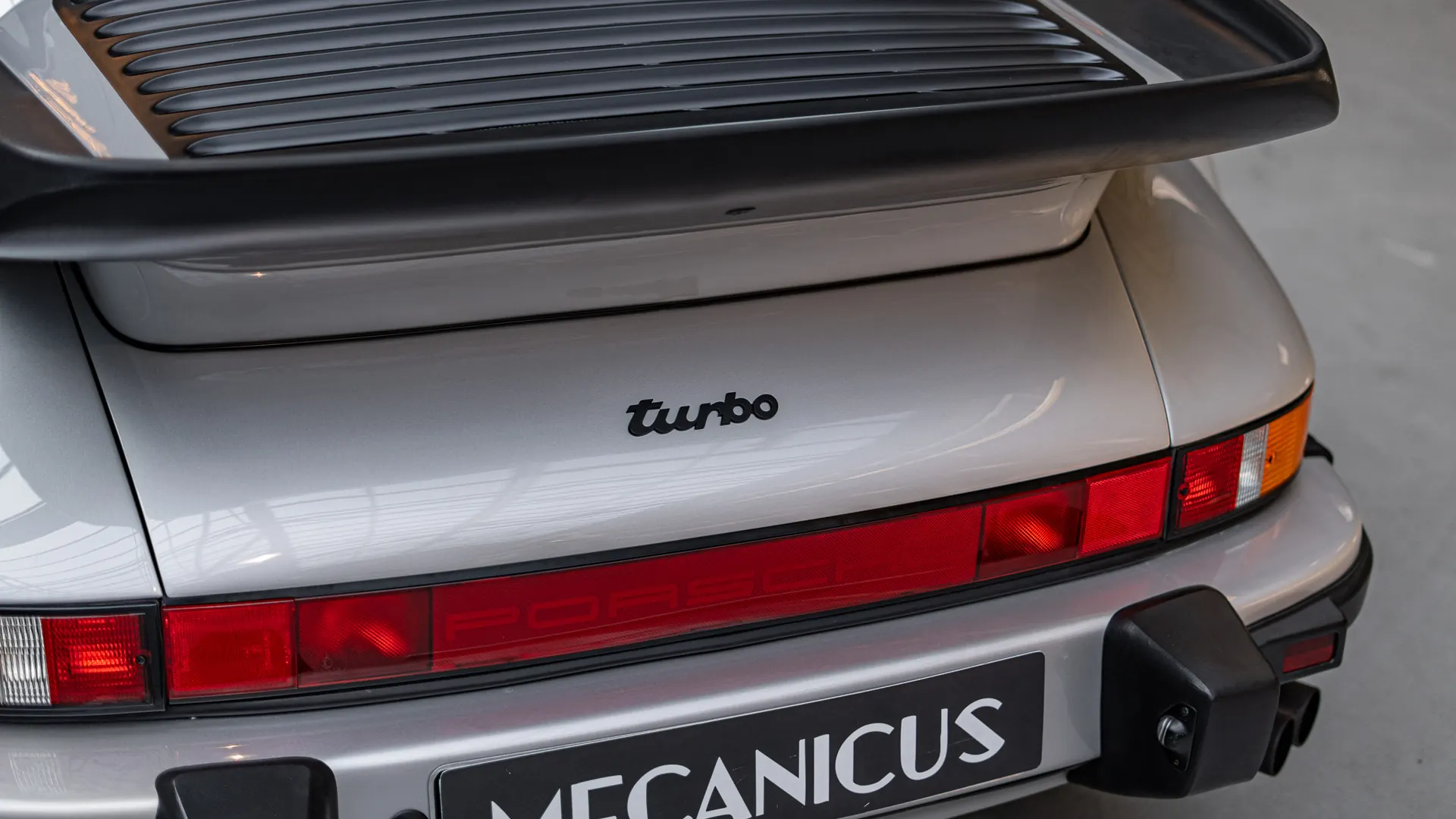 Porsche 911 — photo 37