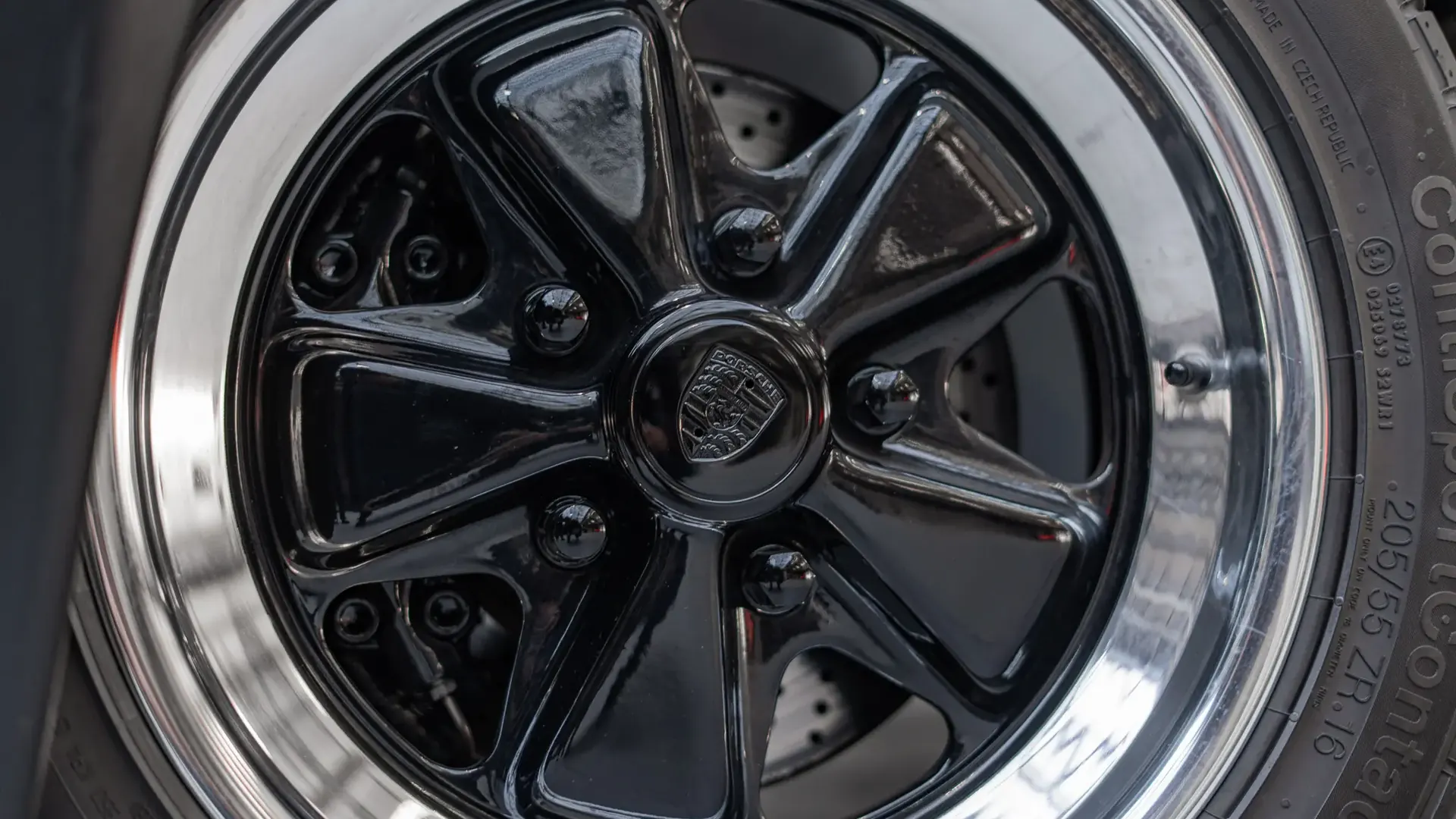 Porsche 911 — photo 31