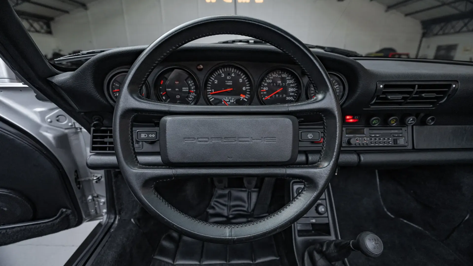 Porsche 911 — photo 13