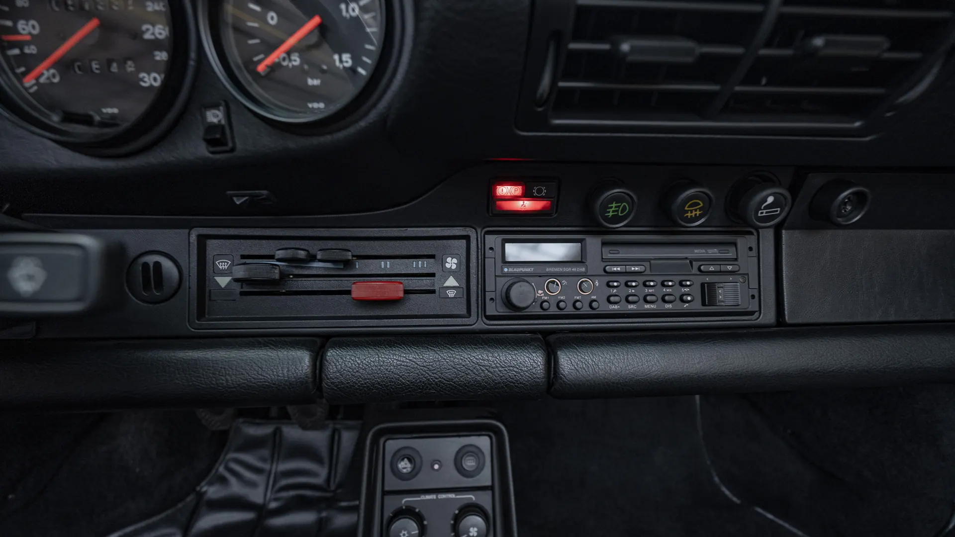Porsche 911 — photo 18
