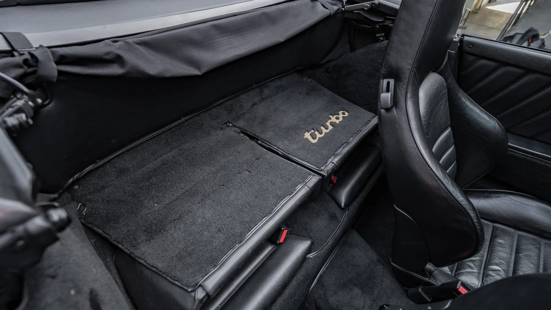 Porsche 911 — photo 24
